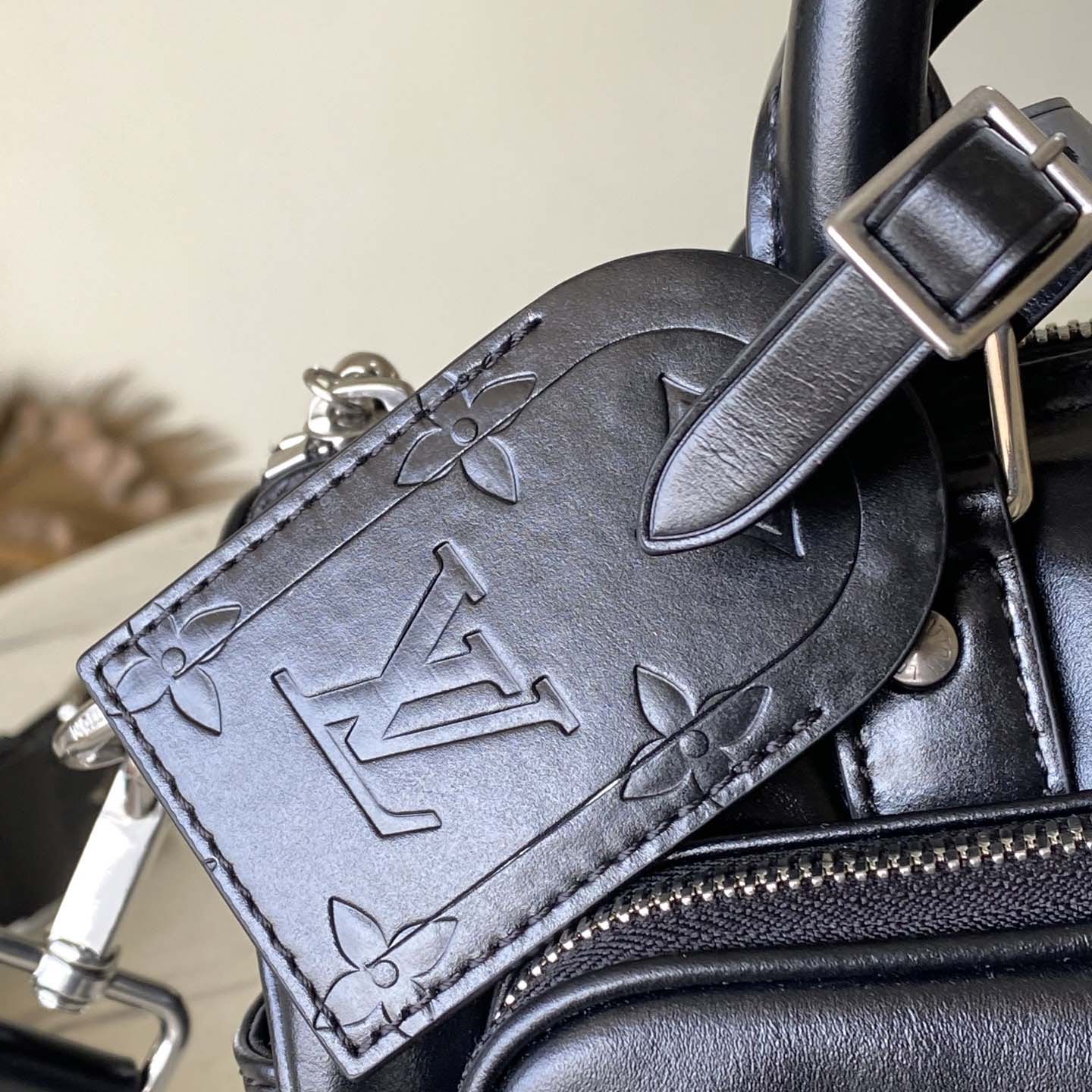 Louis Vuitton Keepall Cargo Bandoulière 25   M13988 - DopestKickz