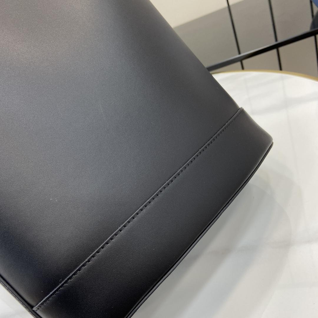 Gucci 73 Small Bucket Bag - DopestKickz