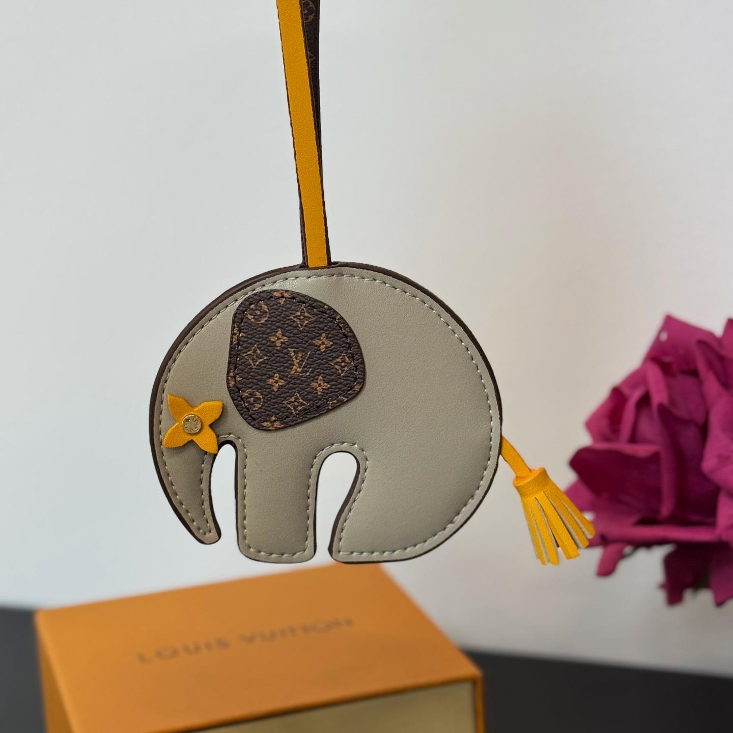 Louis Vuitton LV Elephant Bag Charm   M02384 - DopestKickz