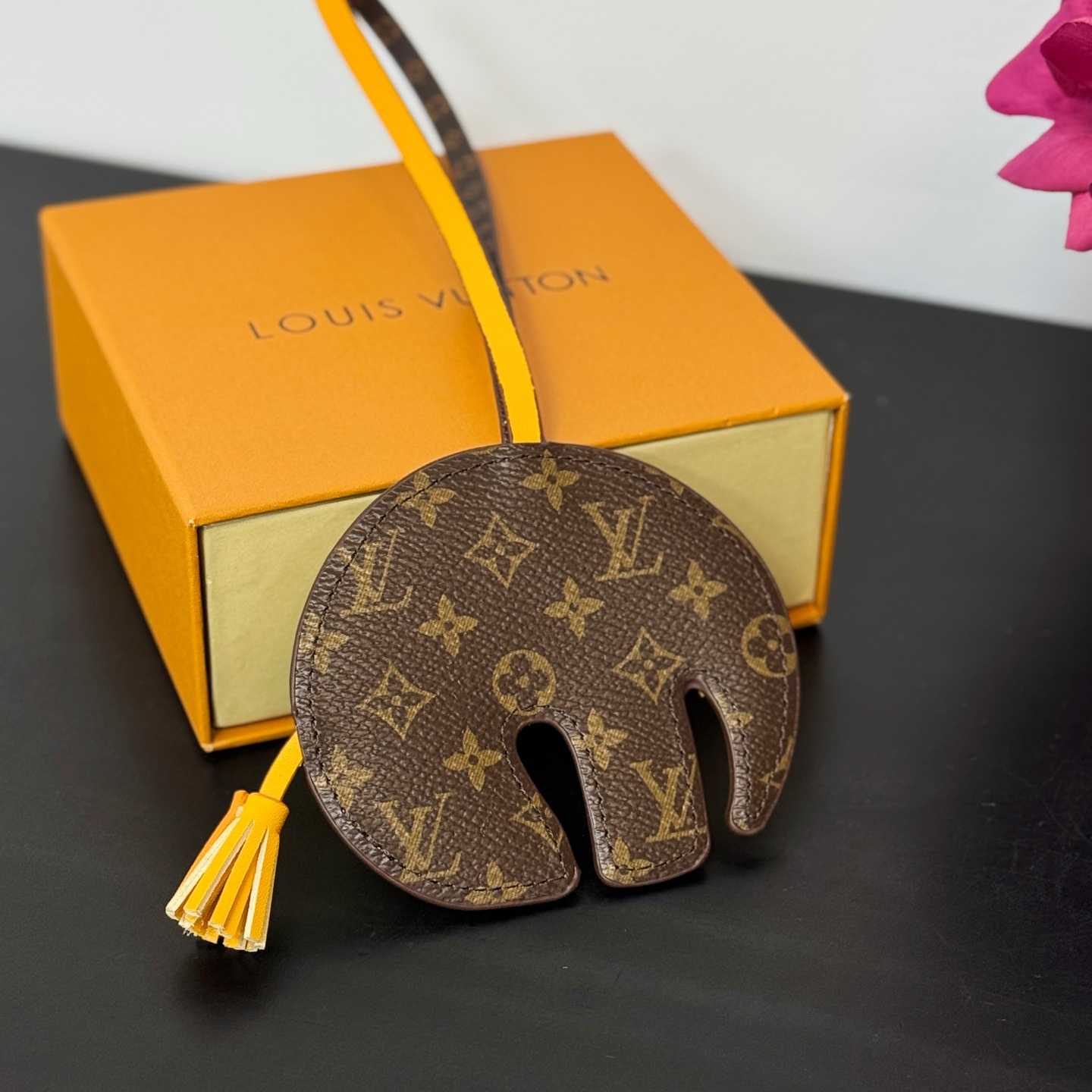 Louis Vuitton LV Elephant Bag Charm   M02384 - DopestKickz