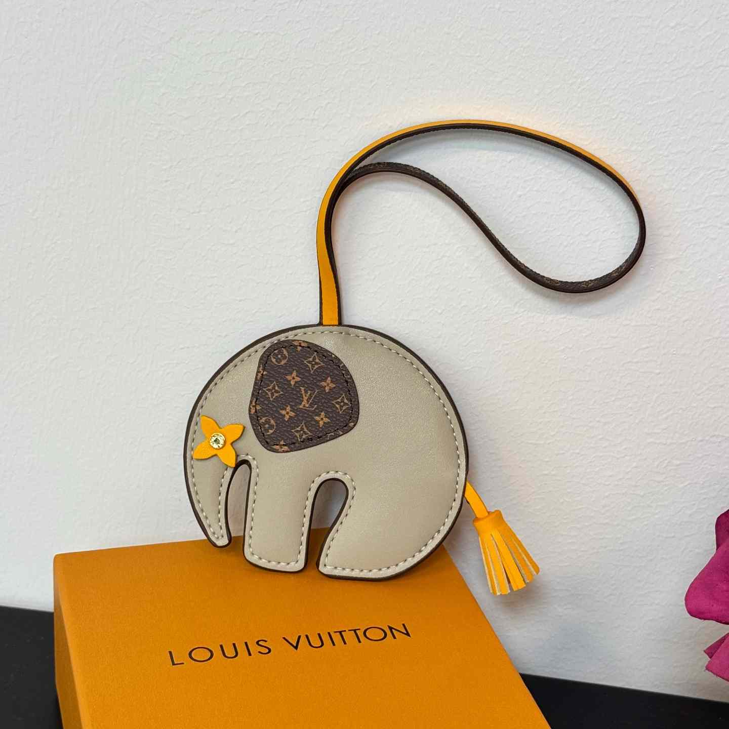 Louis Vuitton LV Elephant Bag Charm   M02384 - DopestKickz