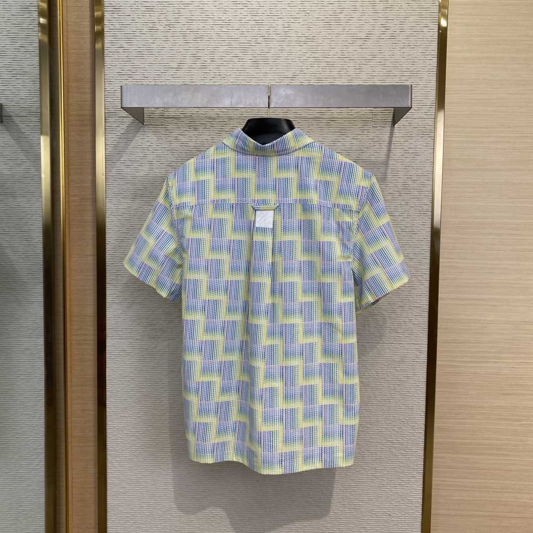 Louis Vuitton Graphic Printed Short-Sleeved Shirt    1AGTQG - DopestKickz