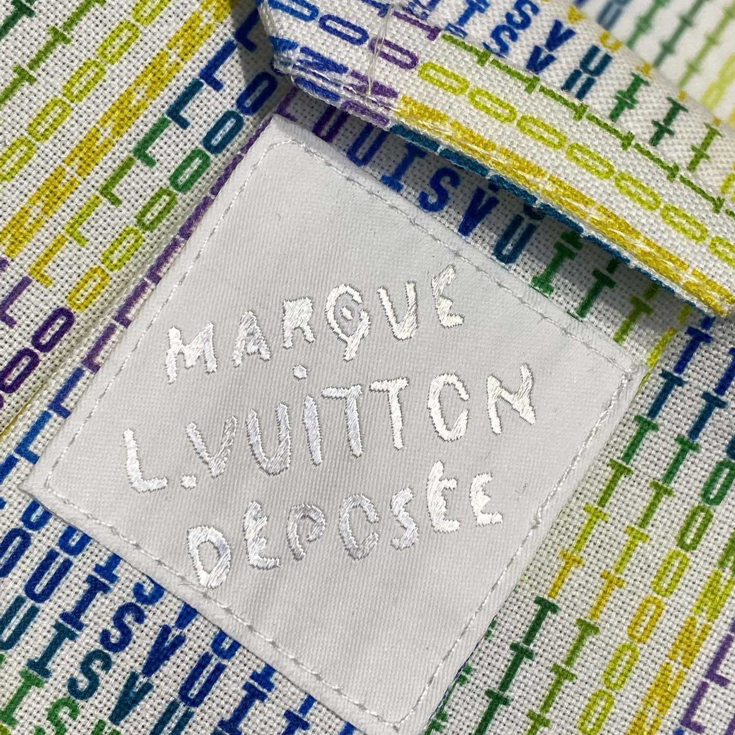 Louis Vuitton Graphic Printed Short-Sleeved Shirt    1AGTQG - DopestKickz