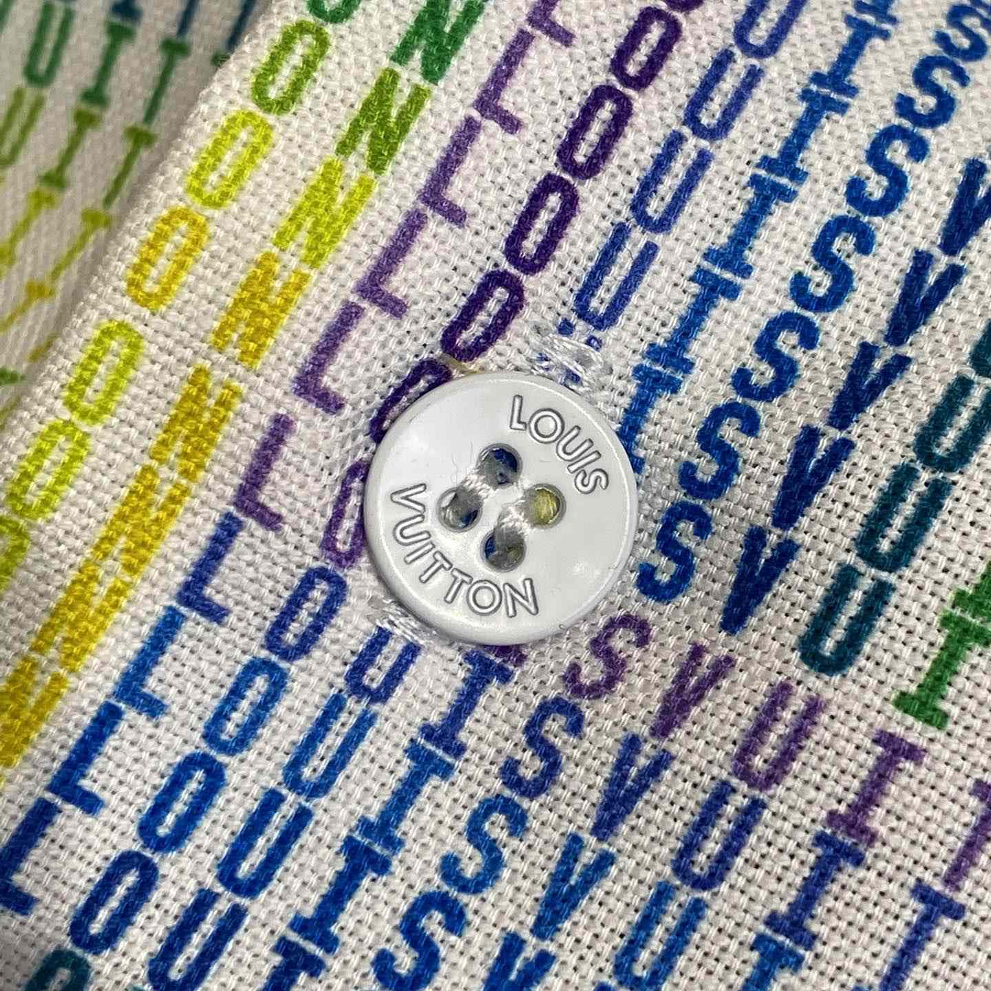 Louis Vuitton Graphic Printed Short-Sleeved Shirt    1AGTQG - DopestKickz