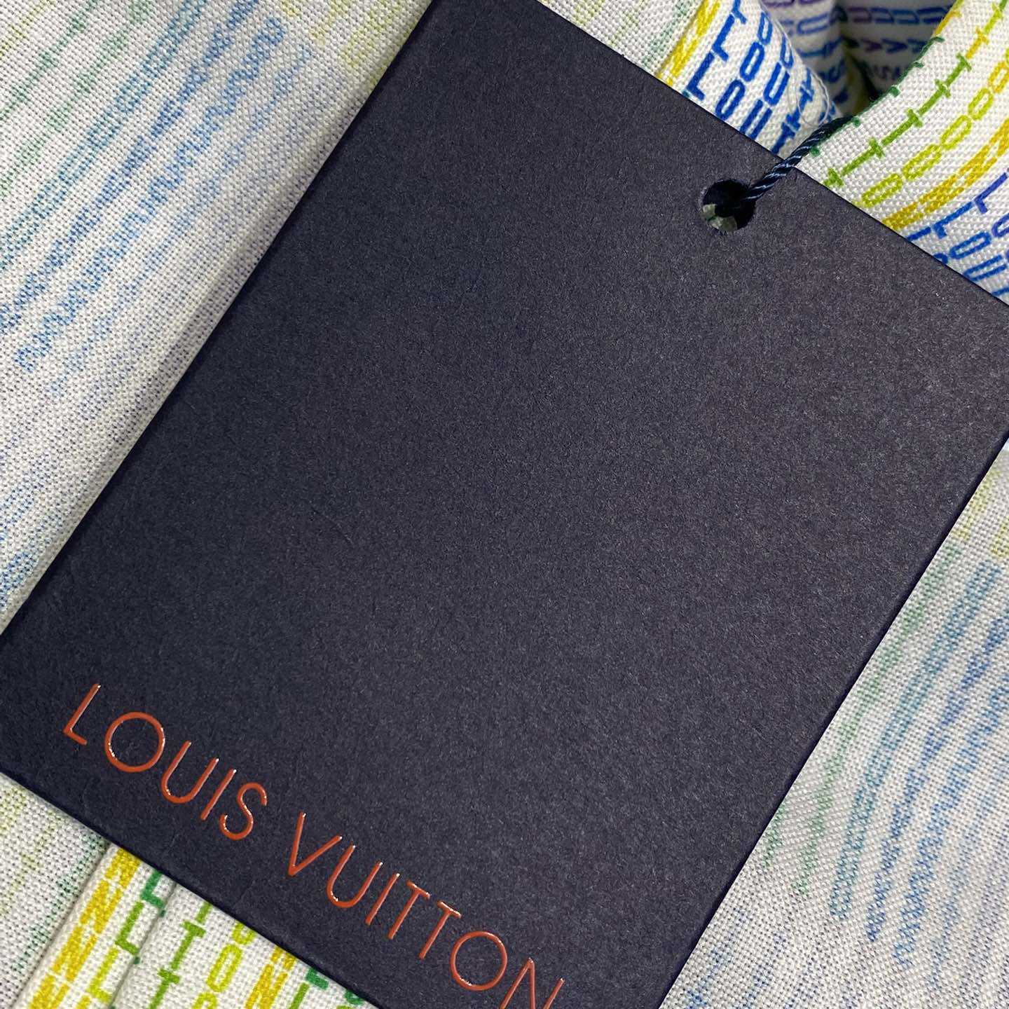 Louis Vuitton Graphic Printed Short-Sleeved Shirt    1AGTQG - DopestKickz