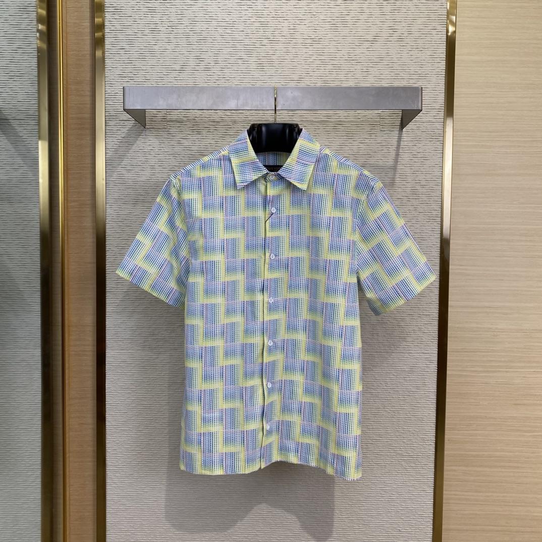 Louis Vuitton Graphic Printed Short-Sleeved Shirt    1AGTQG - DopestKickz
