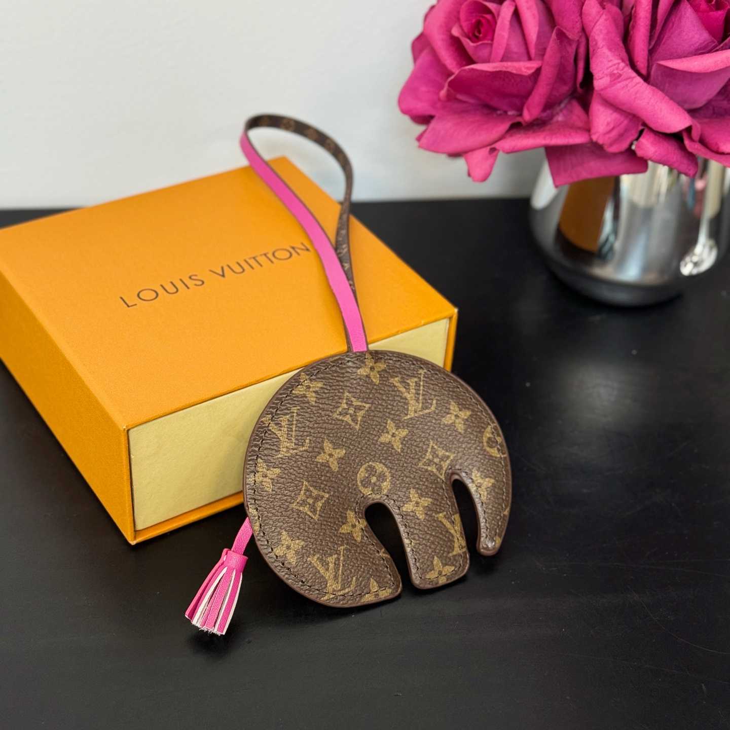 Louis Vuitton LV Elephant Bag Charm   M02383 - DopestKickz