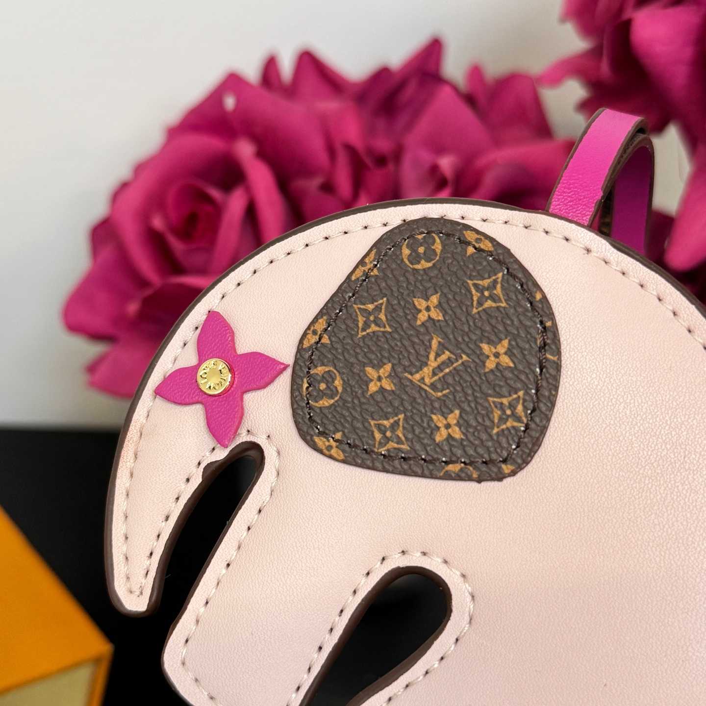 Louis Vuitton LV Elephant Bag Charm   M02383 - DopestKickz