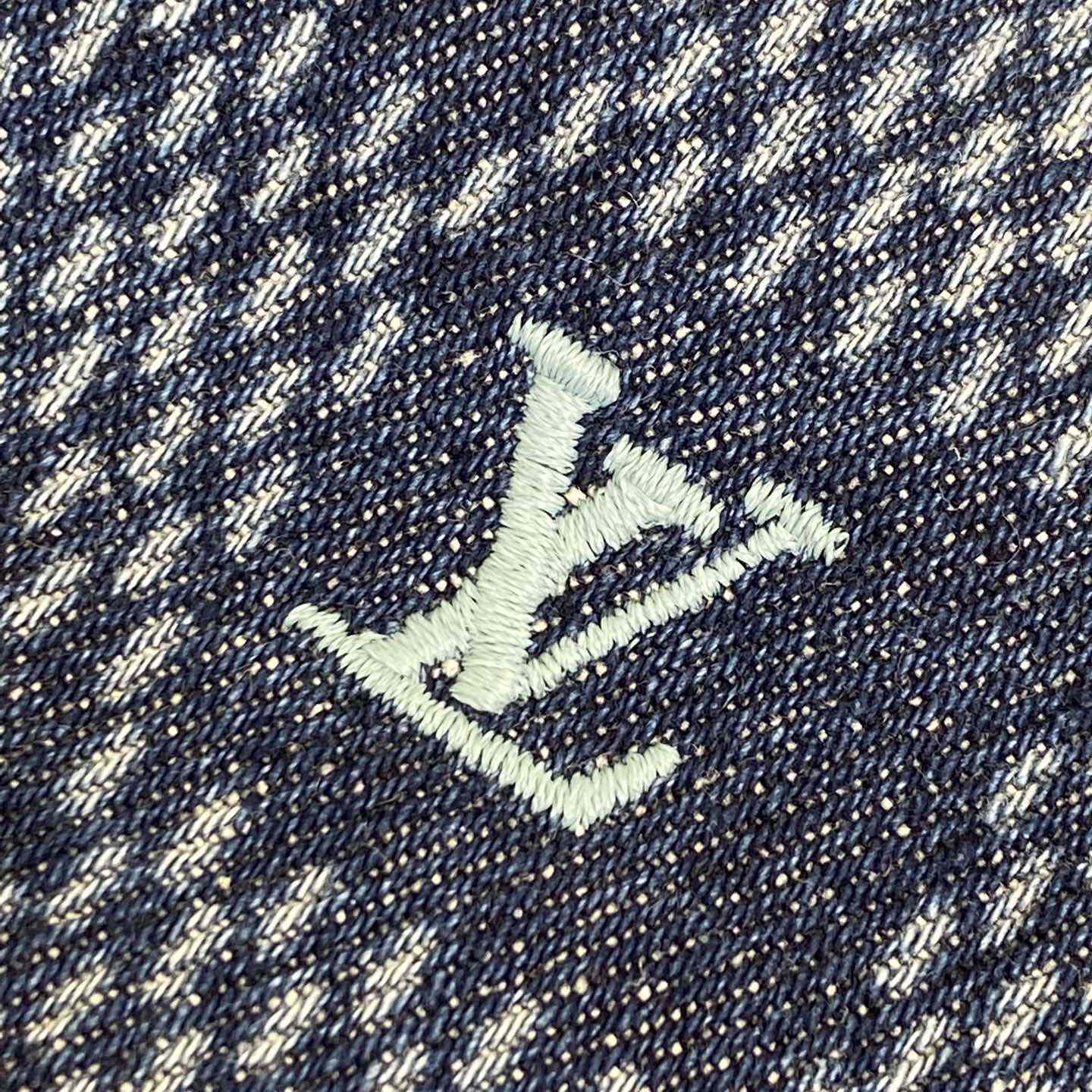 Louis Vuitton Printed Short-Sleeved Denim Shirt   1AFVQL - DopestKickz