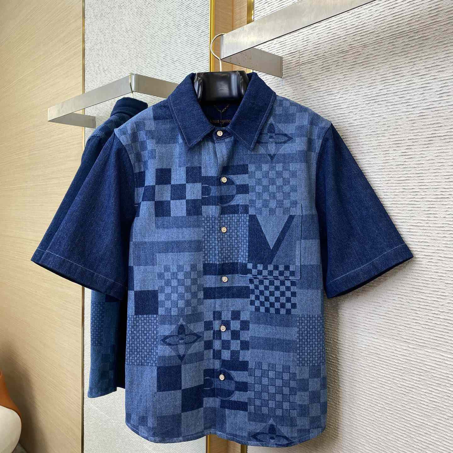 Louis Vuitton Printed Short-Sleeved Denim Shirt   1AFVQL - DopestKickz