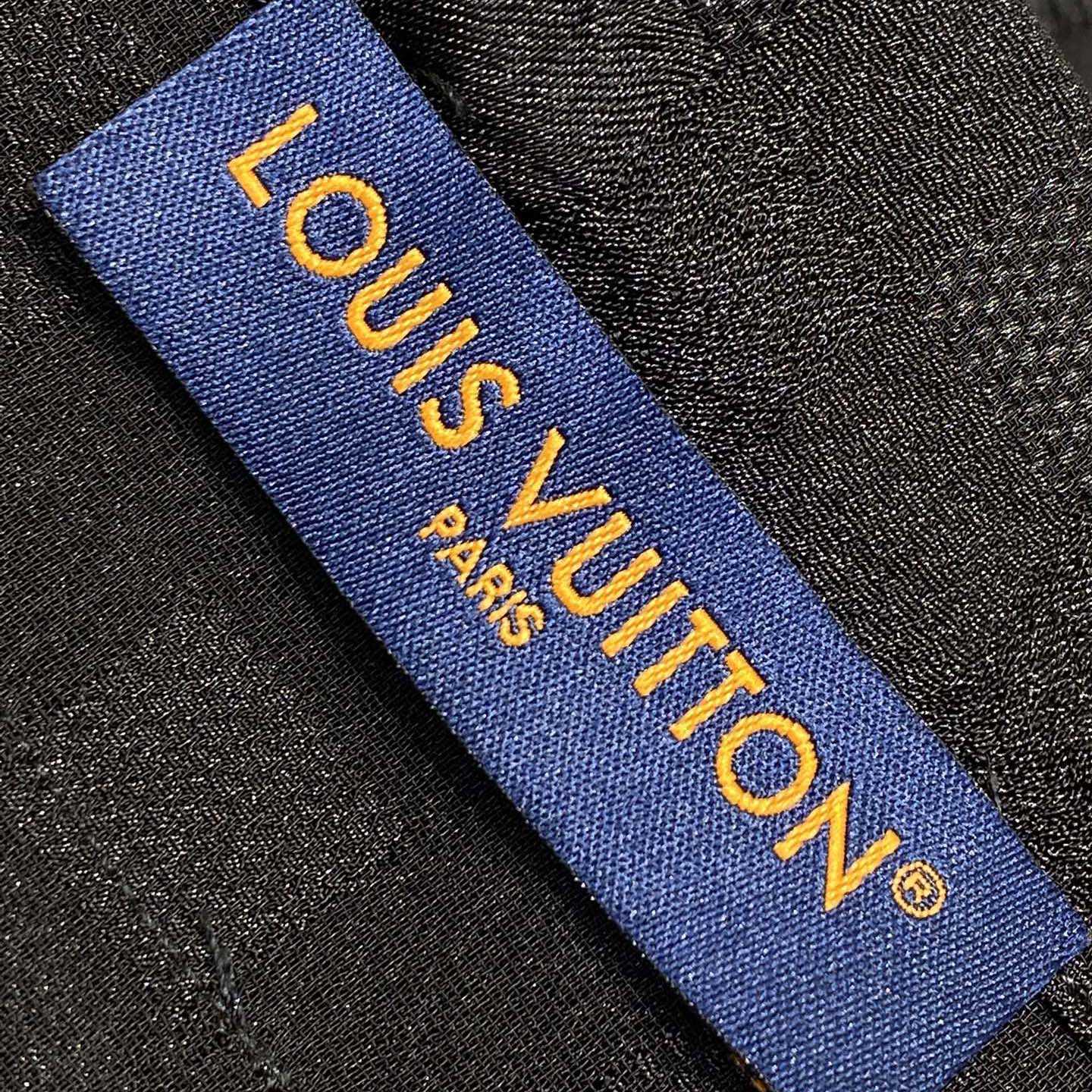 Louis Vuitton Graphic Jacquard Short-Sleeved Shirt  1AHCH7 - DopestKickz