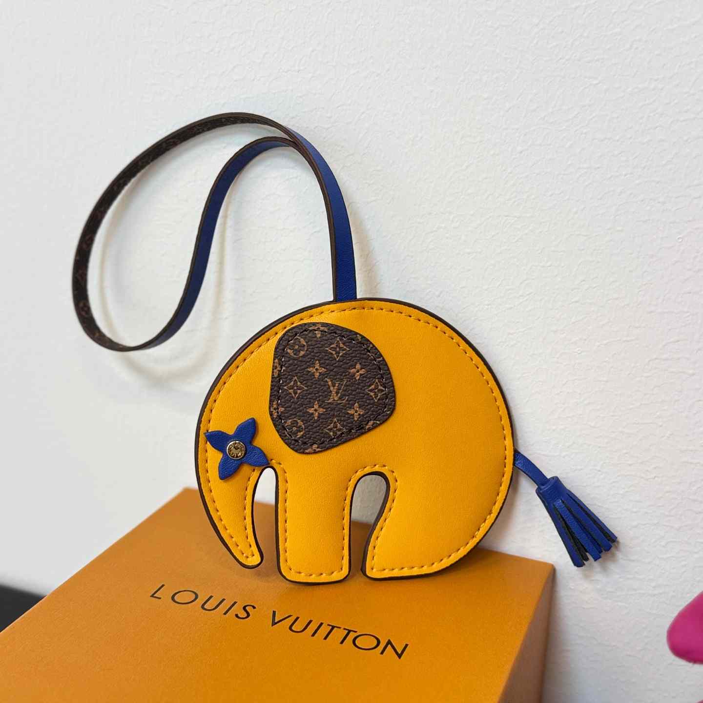 Louis Vuitton LV Elephant Bag Charm   M02325 - DopestKickz