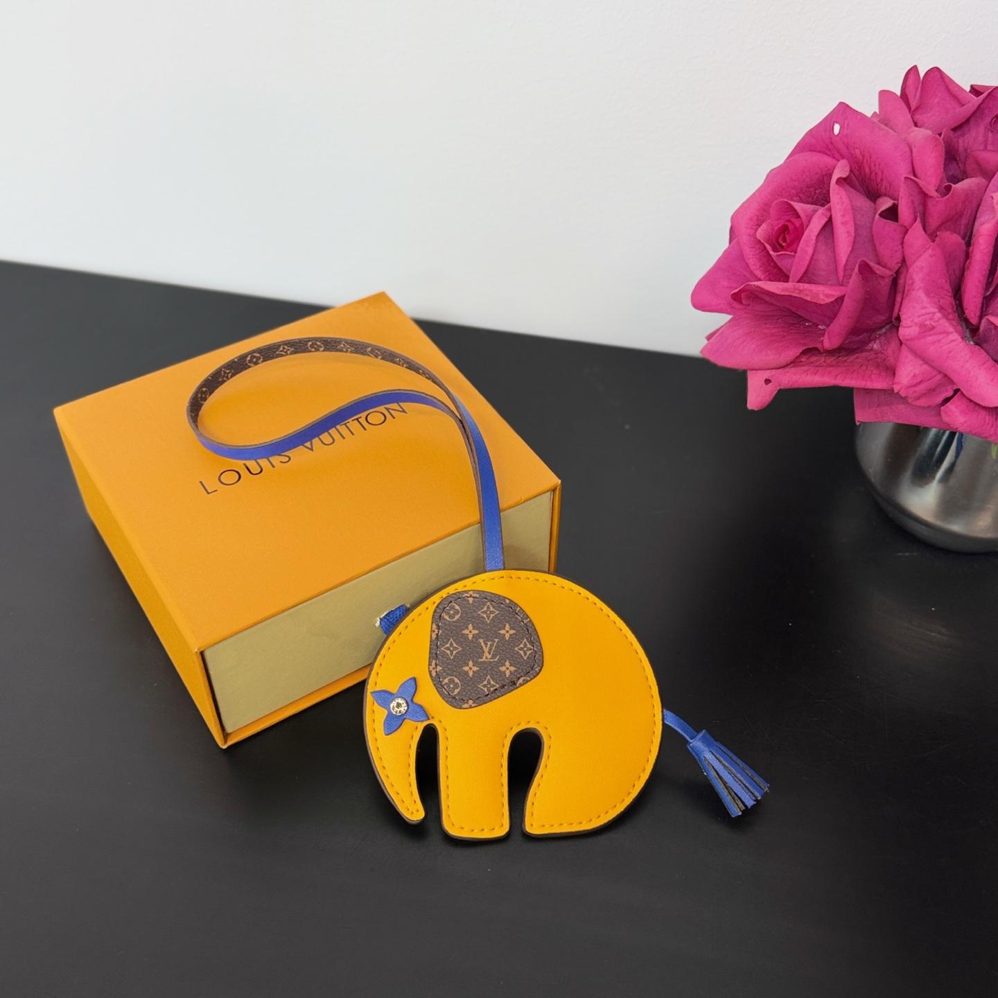 Louis Vuitton LV Elephant Bag Charm   M02325 - DopestKickz