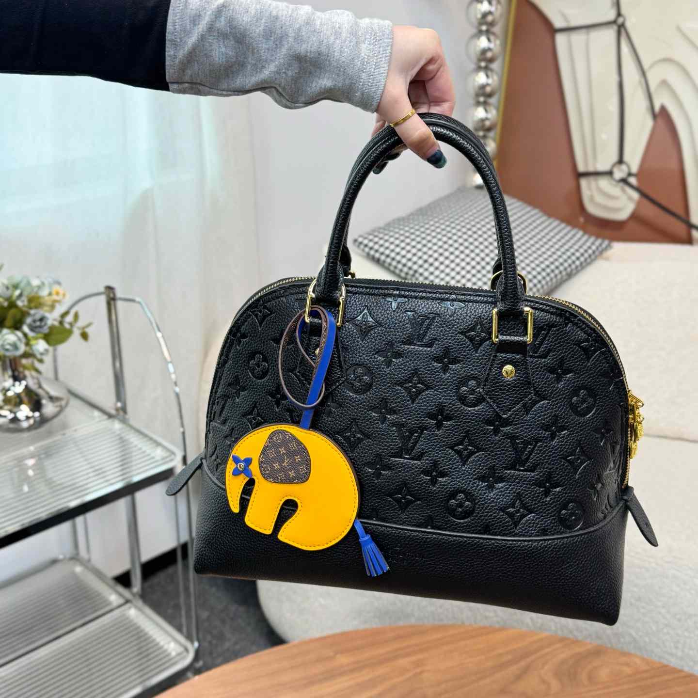 Louis Vuitton LV Elephant Bag Charm   M02325 - DopestKickz