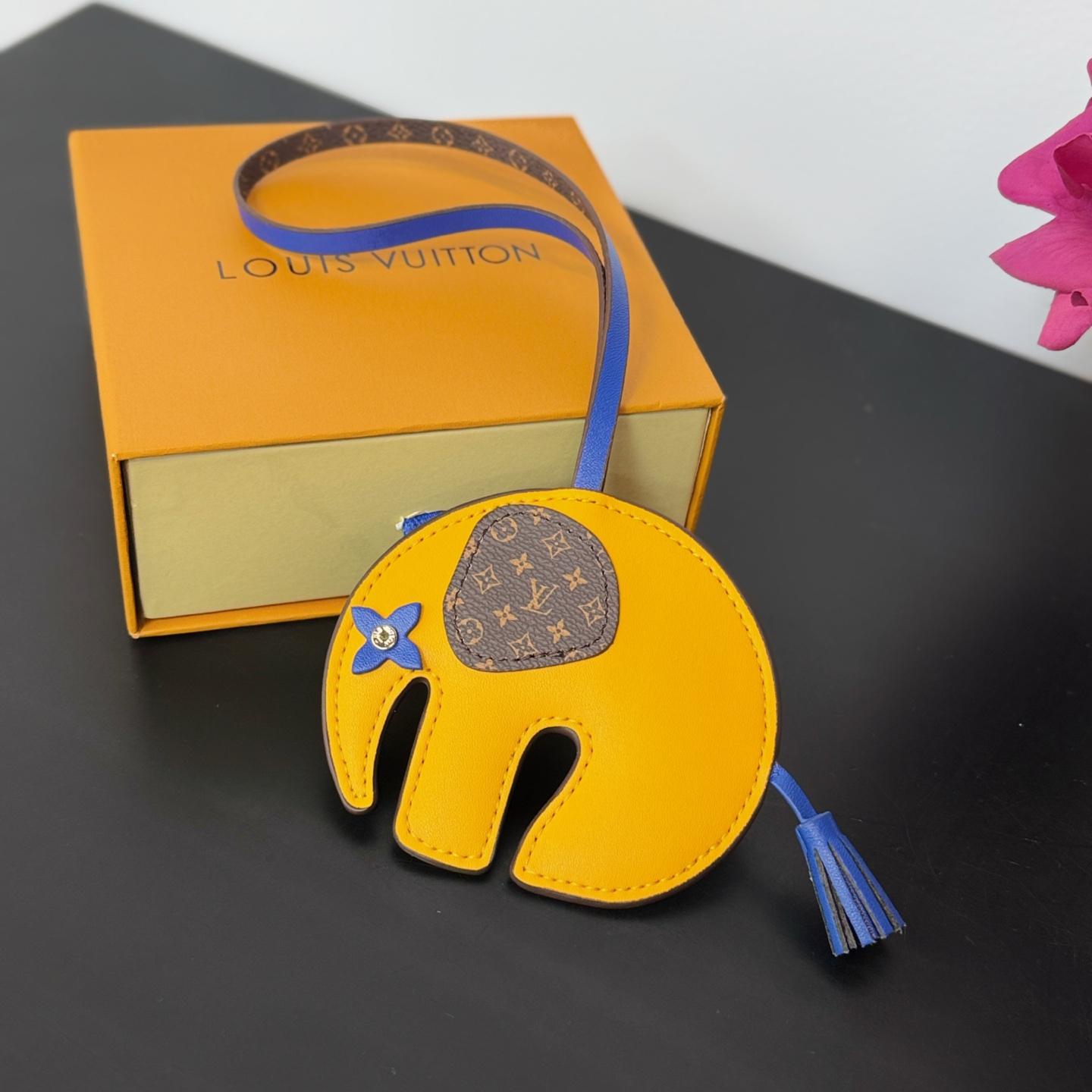 Louis Vuitton LV Elephant Bag Charm   M02325 - DopestKickz