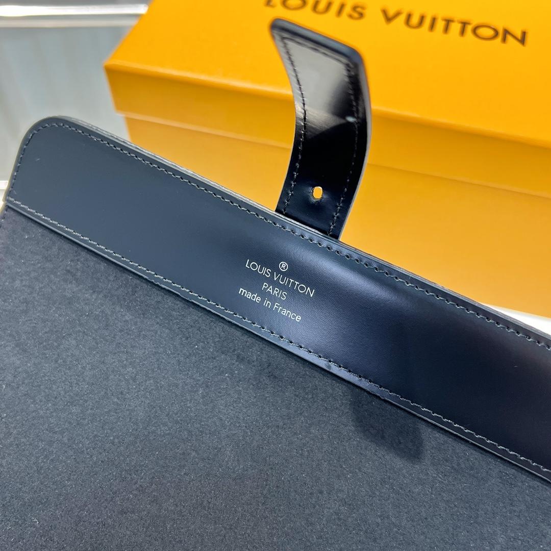 Louis Vuitton Etui 3 Montres     - DopestKickz