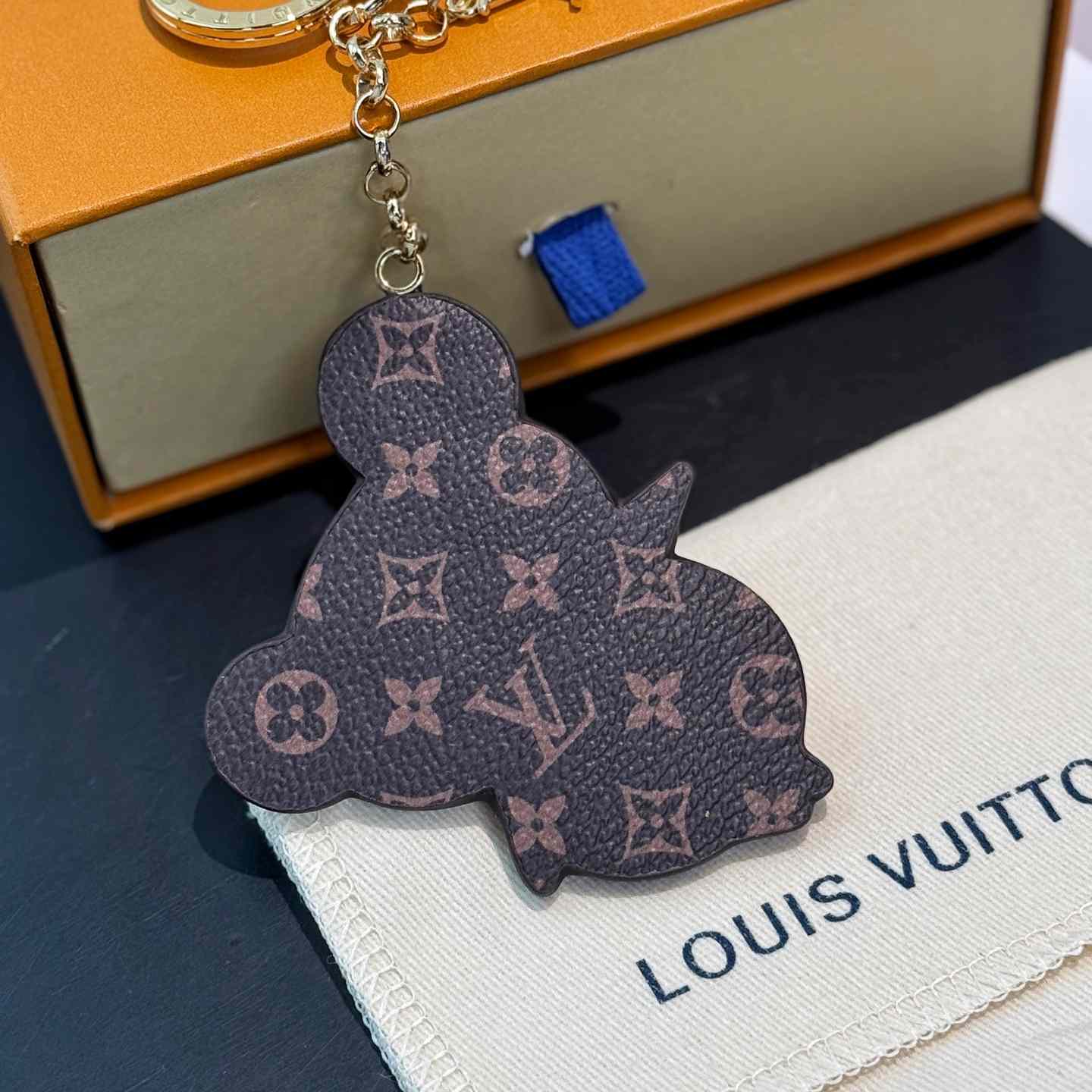 Louis Vuitton LV x TM Superflat Panda Key Holder   M02467 - DopestKickz