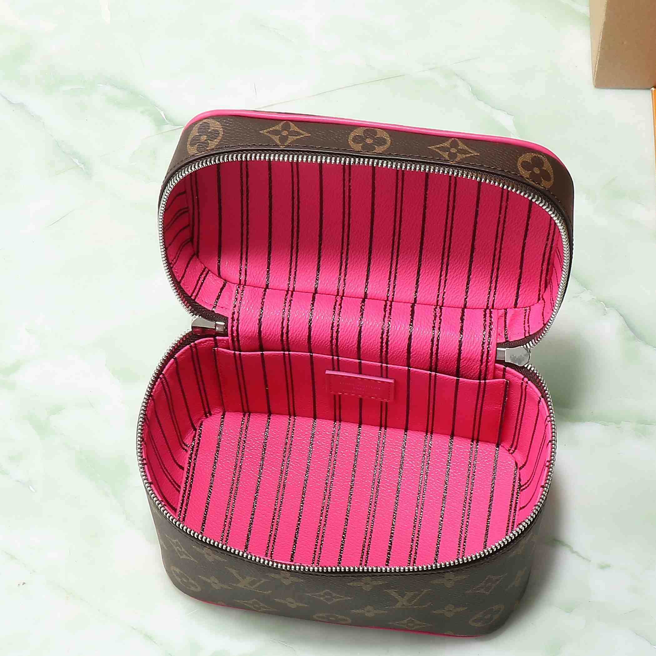 Louis Vuitton Nice Mini  M12650 - DopestKickz