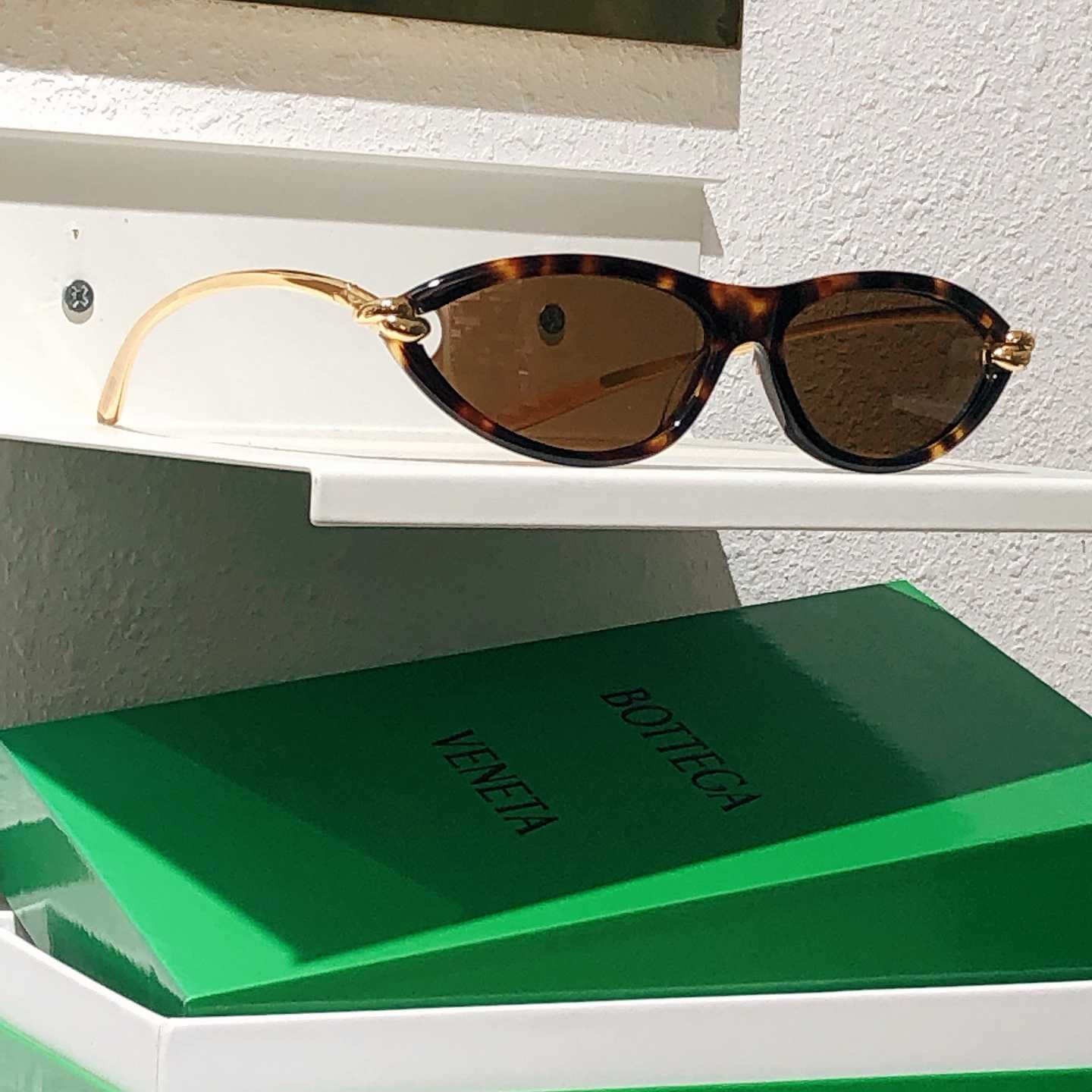 Bottega Veneta Knot Cat Eye Sunglasses   BV1390S - DopestKickz