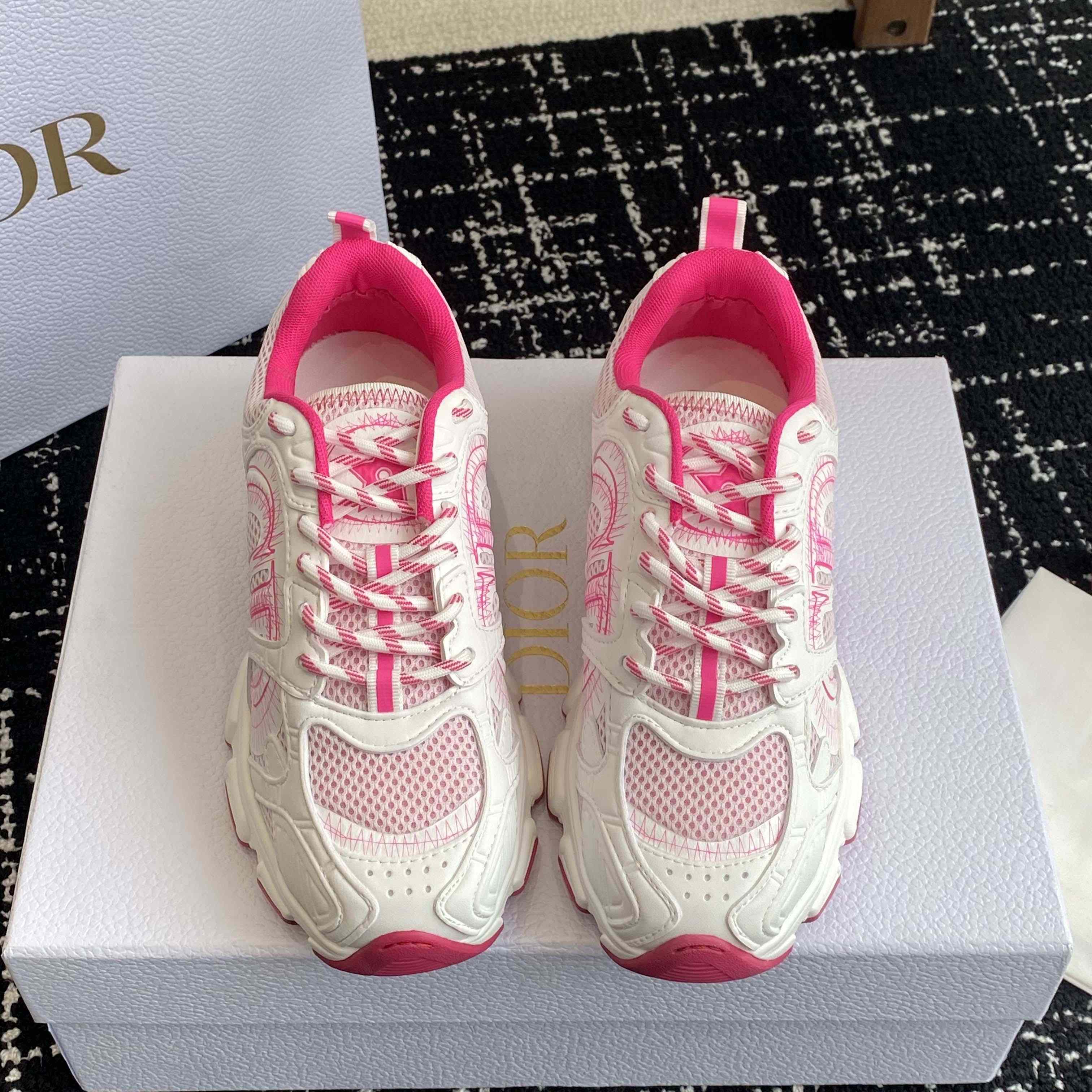 Miss Dior — Dior Chrono Sneaker  - DopestKickz