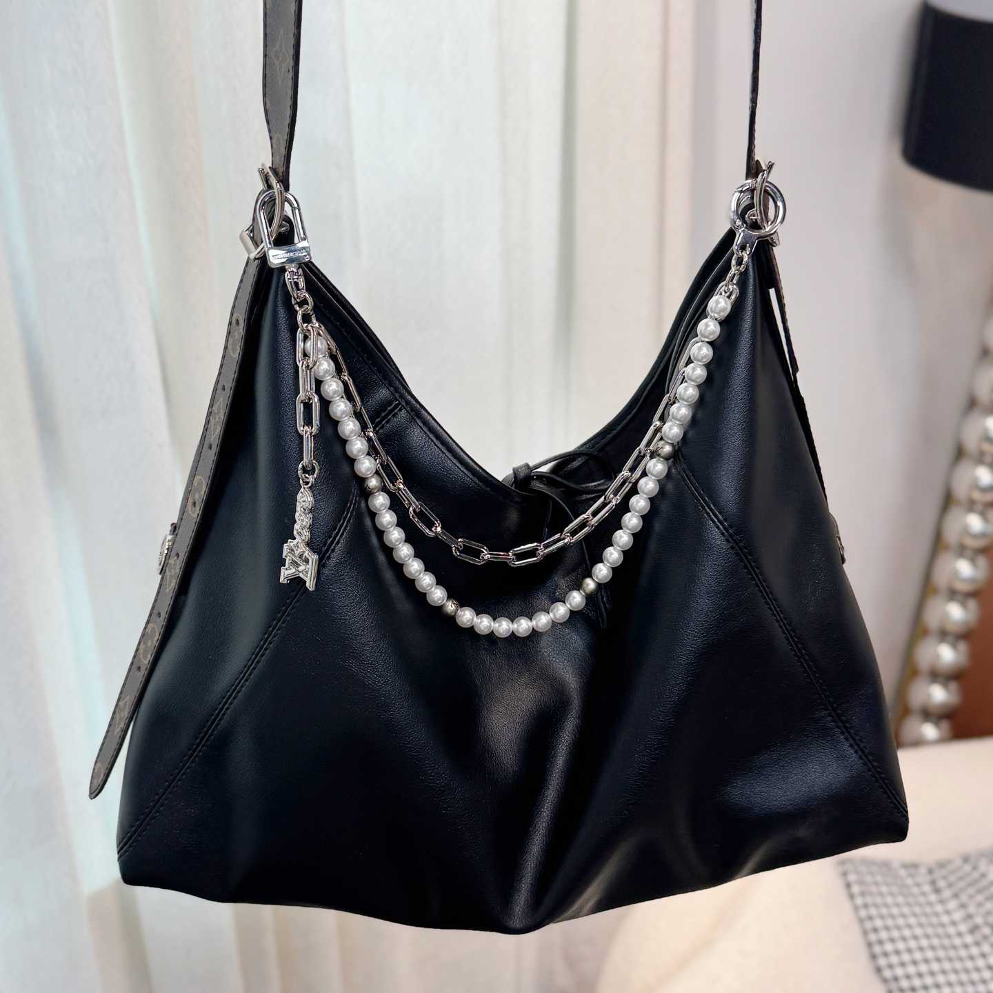 Louis Vuitton Pearls Chain Belt and Bag Charm  M02606 - DopestKickz