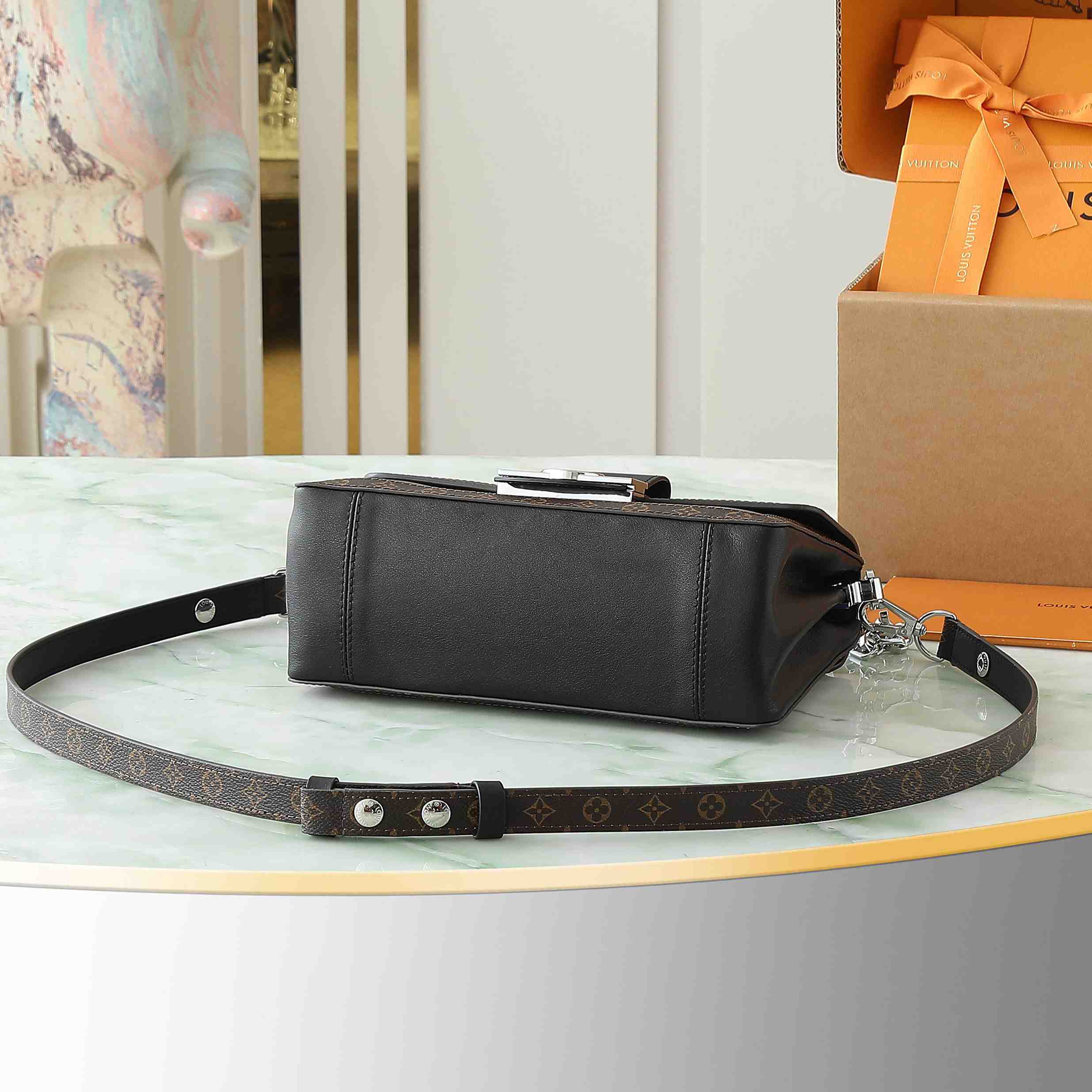 Louis Vuitton Dauphine Soft Vibe MM   M13450 - DopestKickz