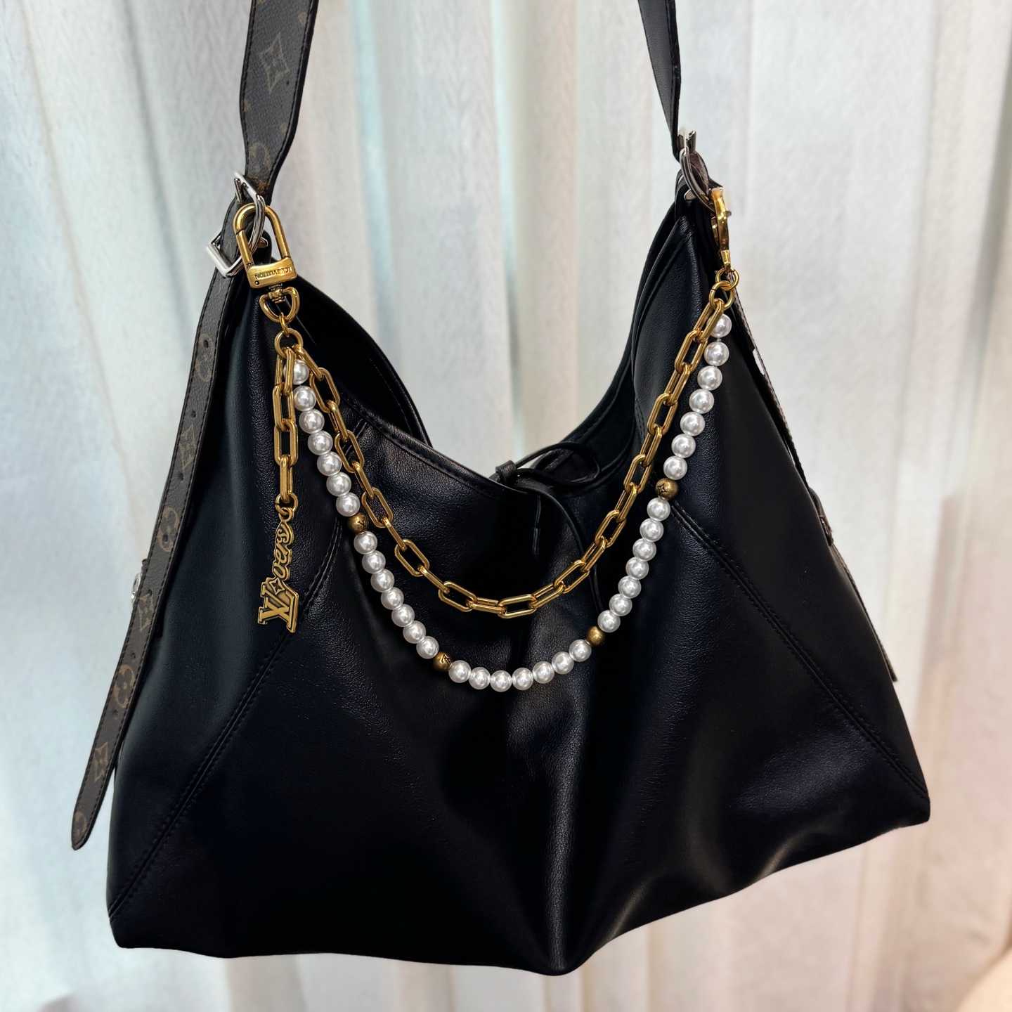 Louis Vuitton Chain Belt Pearls Bag Charm  M01689 - DopestKickz