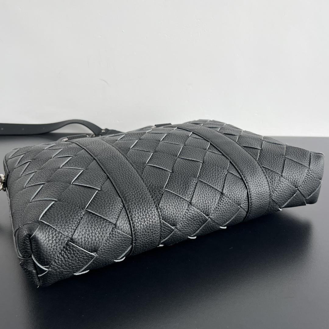 Bottega Veneta Men's Slim Intrecciato Briefcase in Black - DopestKickz