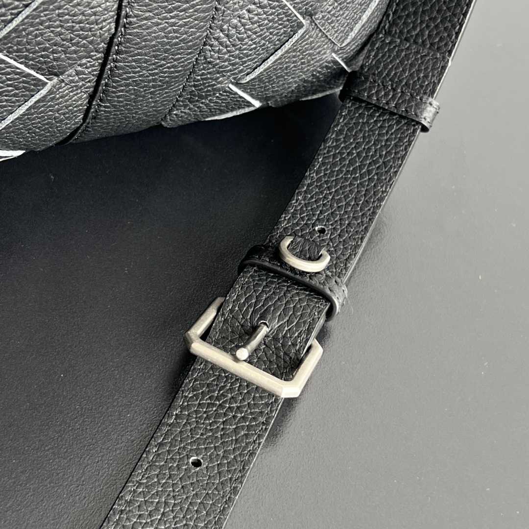 Bottega Veneta Men's Slim Intrecciato Briefcase in Black - DopestKickz