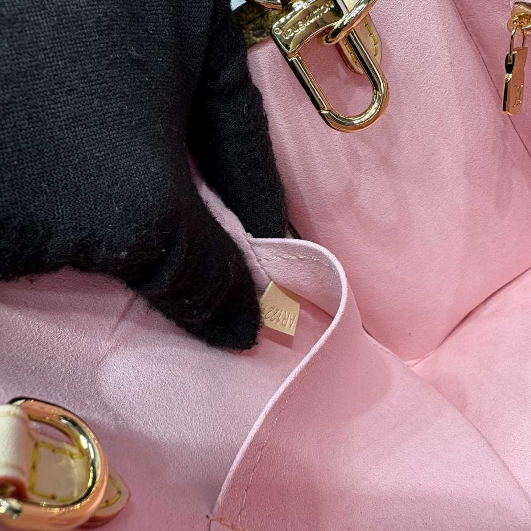 Louis Vuitton LV x TM OnTheGo PM   M13269 - DopestKickz