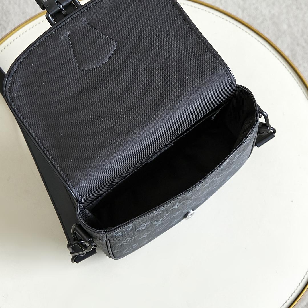 Louis Vuitton Montsouris Messenger PM   M12519 - DopestKickz