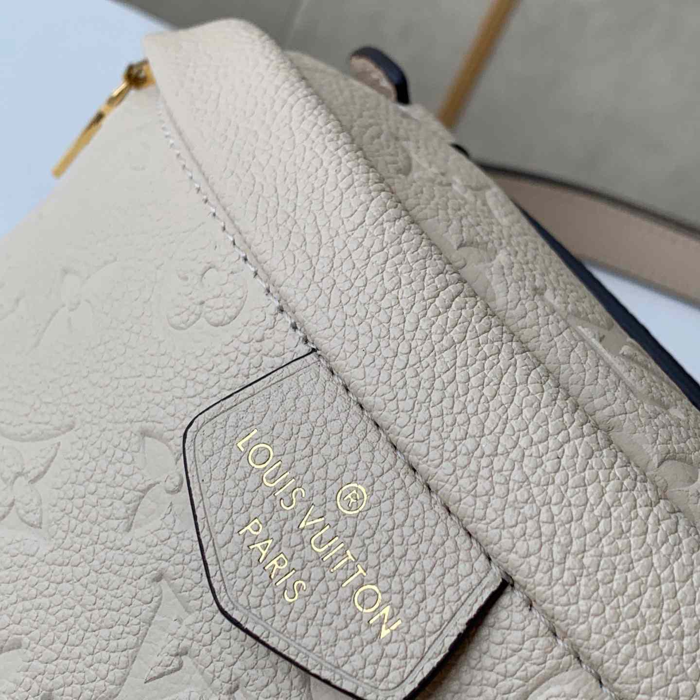 Louis Vuitton Bumbag  M44812  - DopestKickz