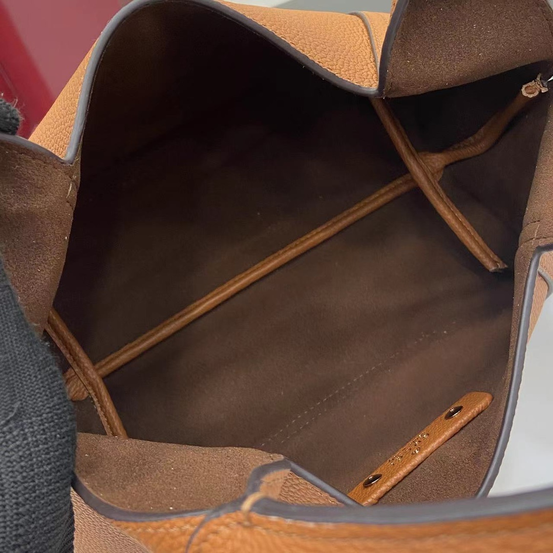 Gucci Softbit Medium Top Handle Bag - DopestKickz