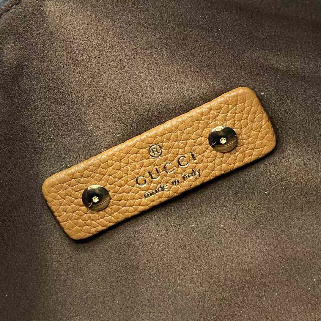 Gucci Softbit Medium Top Handle Bag - DopestKickz