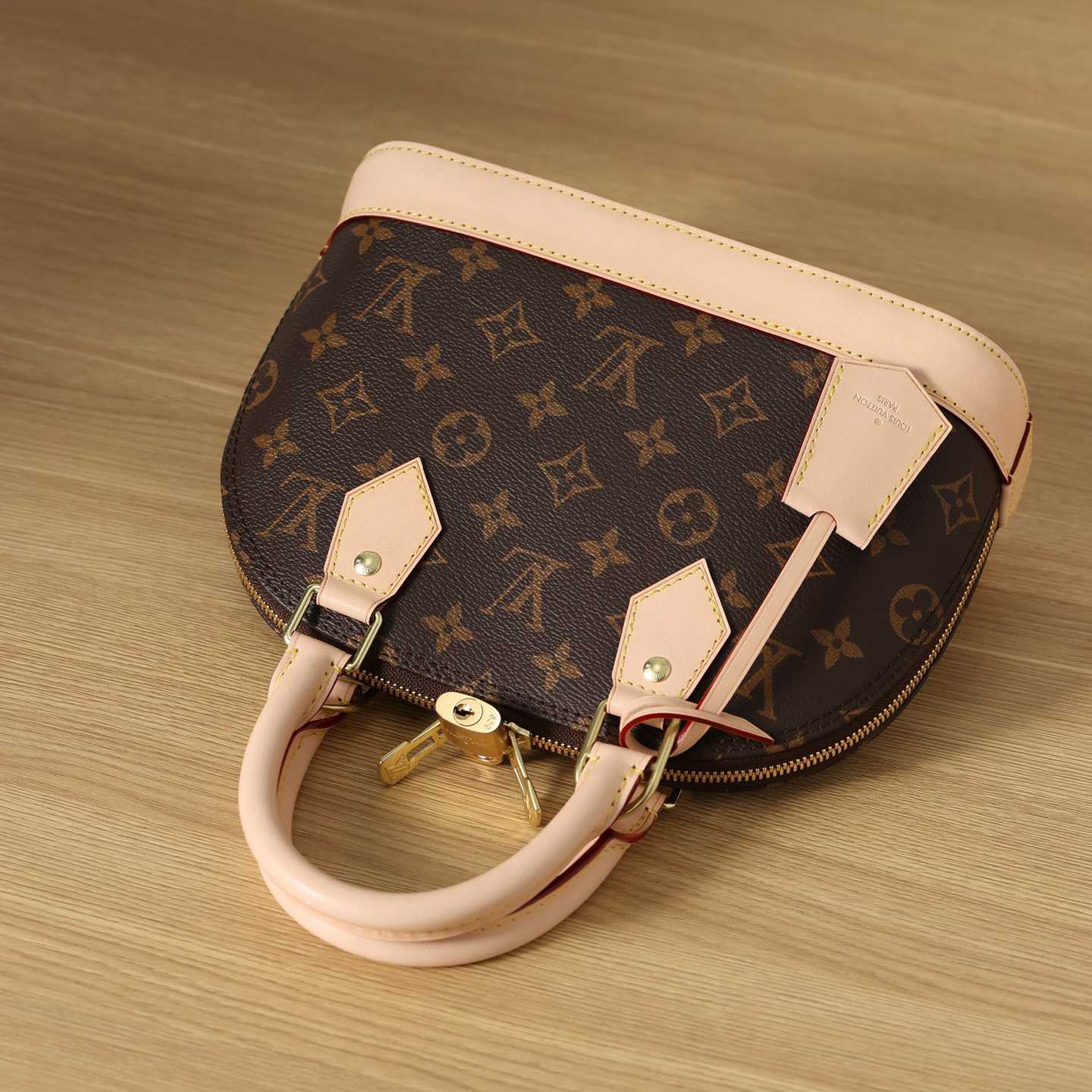 Louis Vuitton Alma BB Handbag (23.5-17.5-11.5cm)     M53152 - DopestKickz