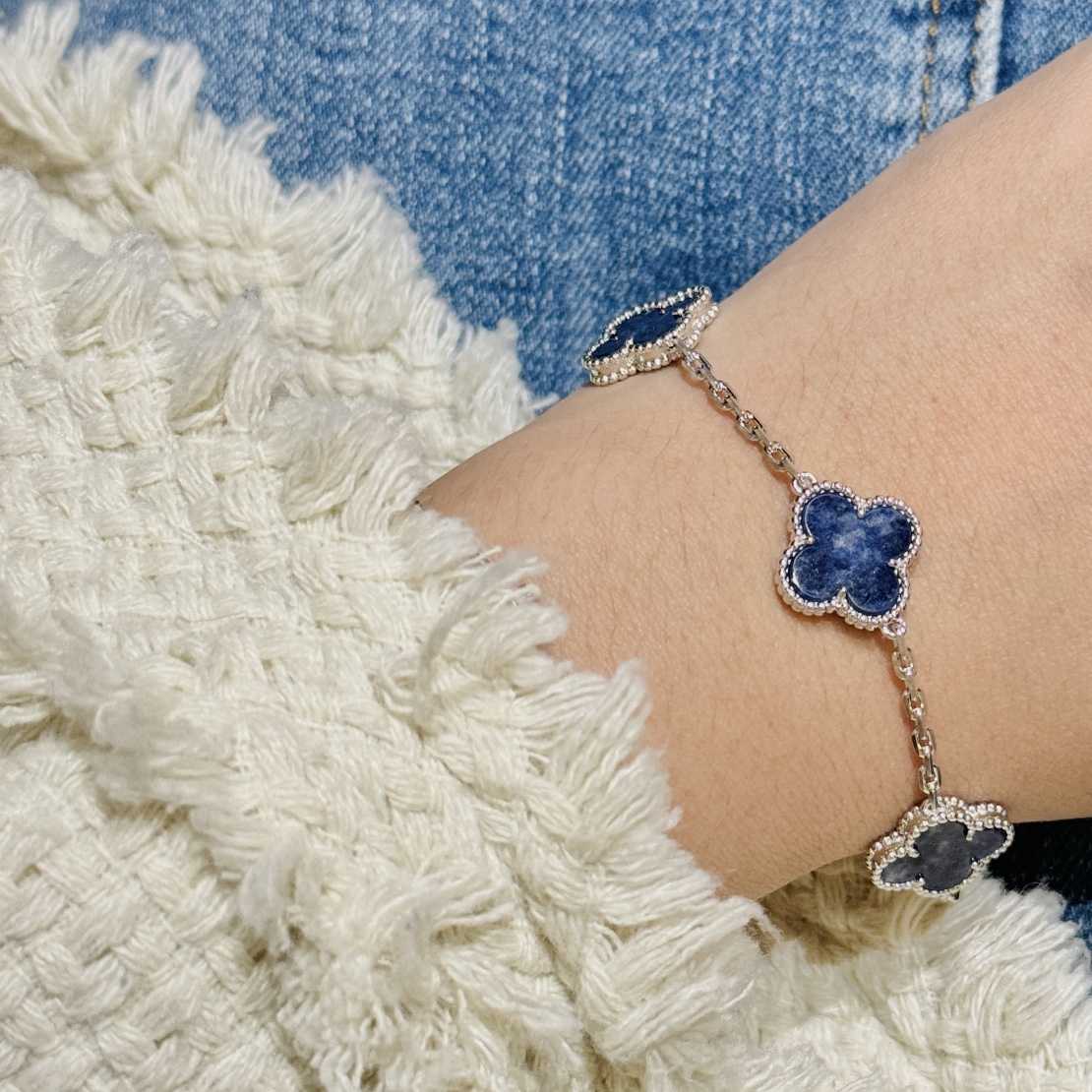 Van Cleef & Arpels Bracelet - DopestKickz