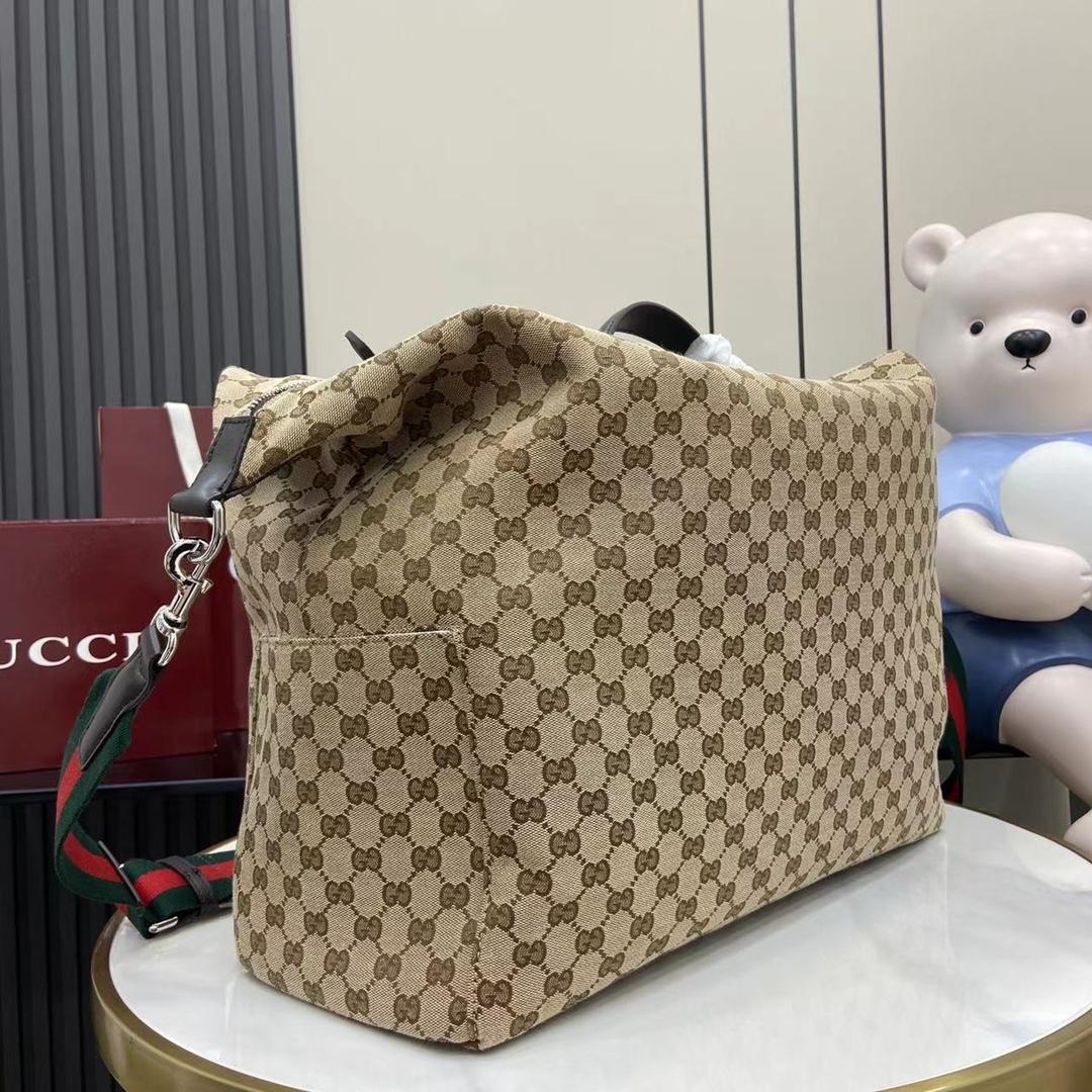 Gucci GG Canvas Medium Duffle Bag - DopestKickz