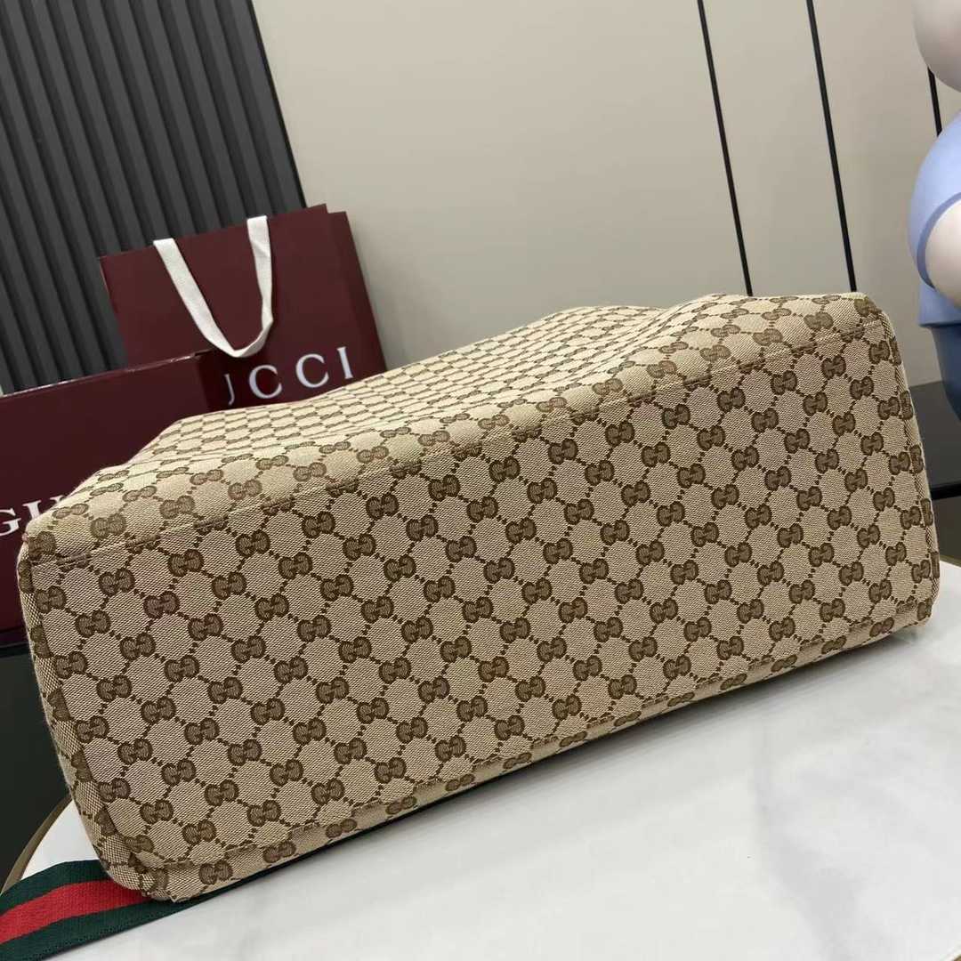 Gucci GG Canvas Medium Duffle Bag - DopestKickz