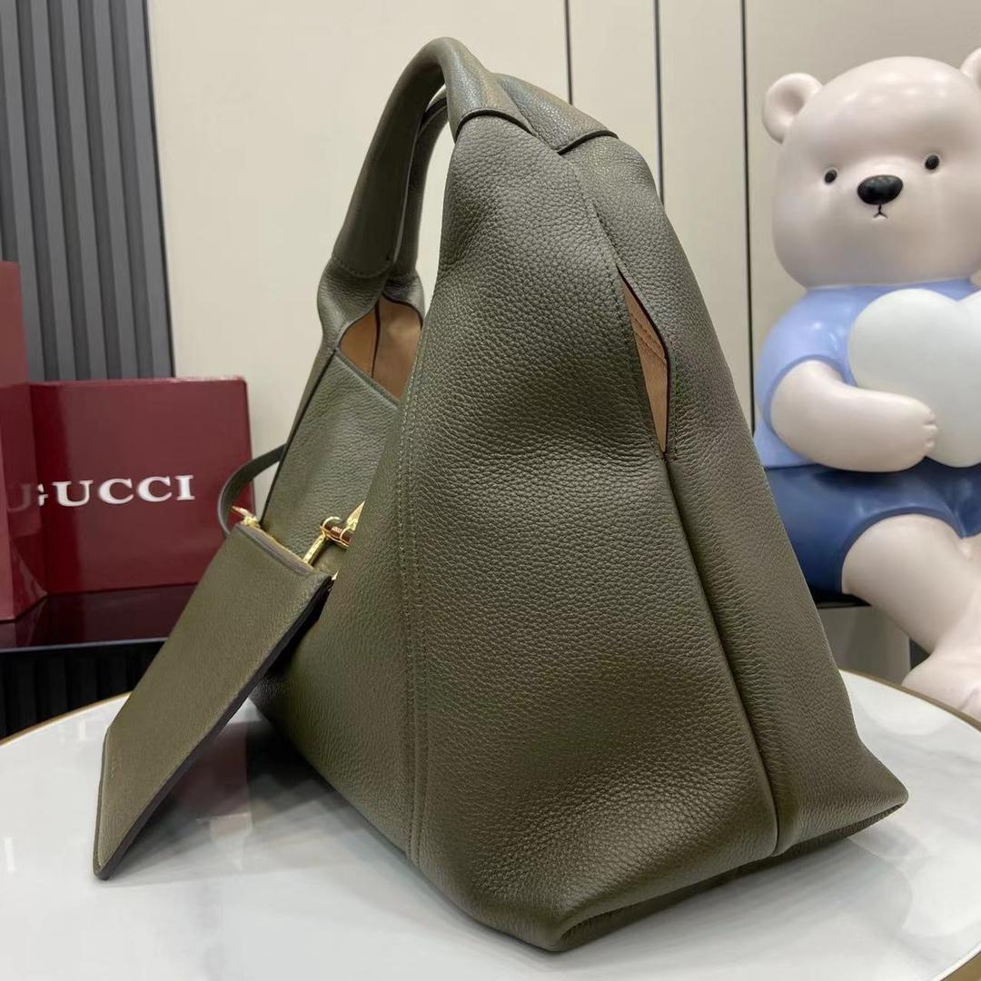 Gucci Softbit Maxi Shoulder Bag - DopestKickz