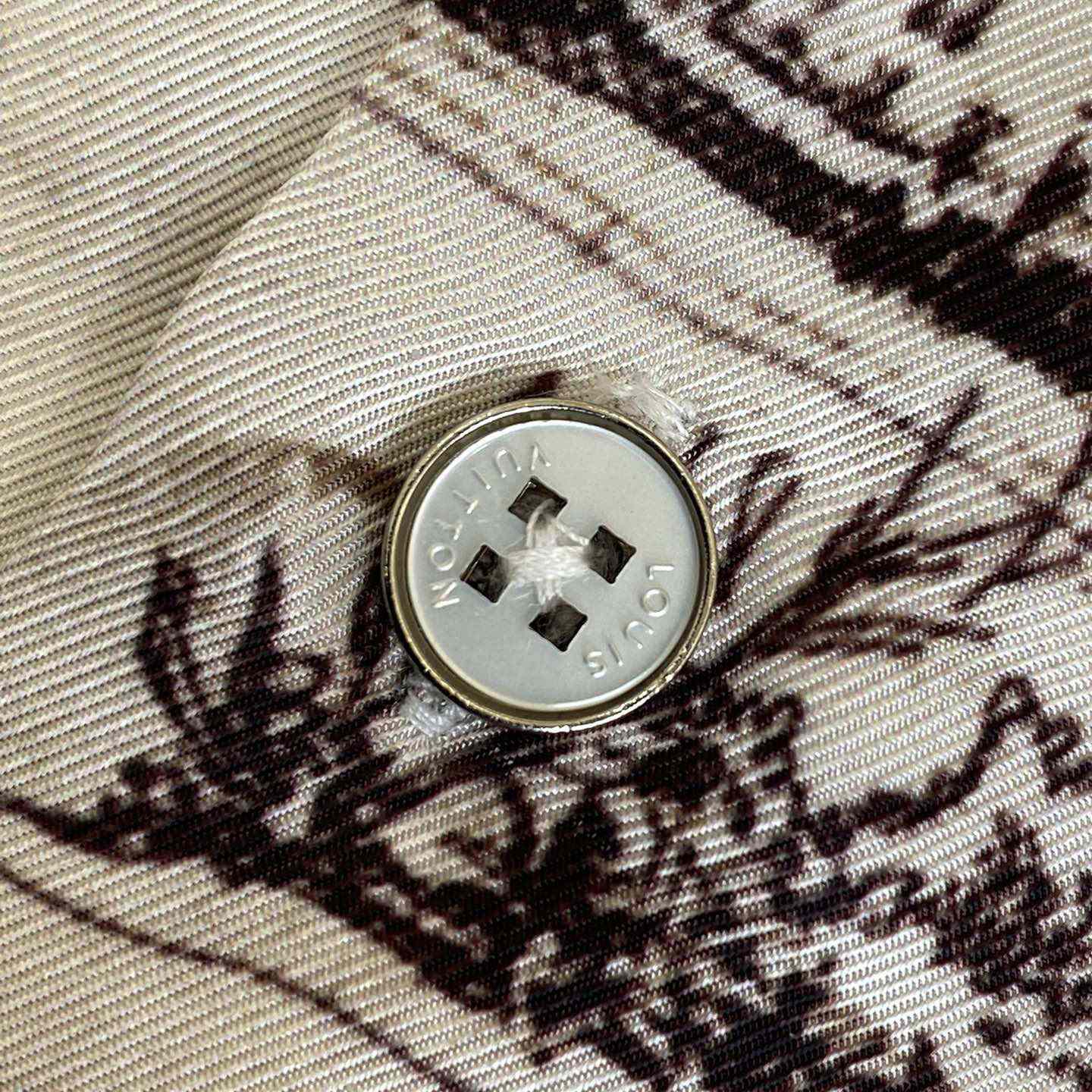 Louis Vuitton Long-Sleeved Silk Shirt    1AGJN4 - DopestKickz