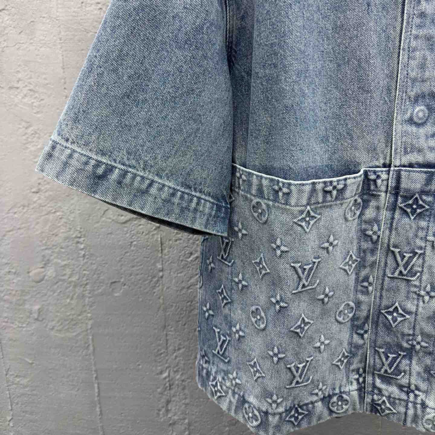 Louis Vuitton Short-Sleeved Denim Workwear Shirt  1ABLDG - DopestKickz