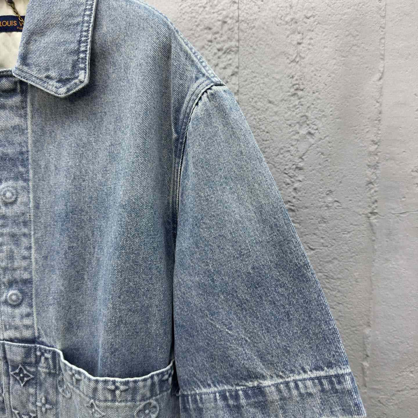 Louis Vuitton Short-Sleeved Denim Workwear Shirt  1ABLDG - DopestKickz