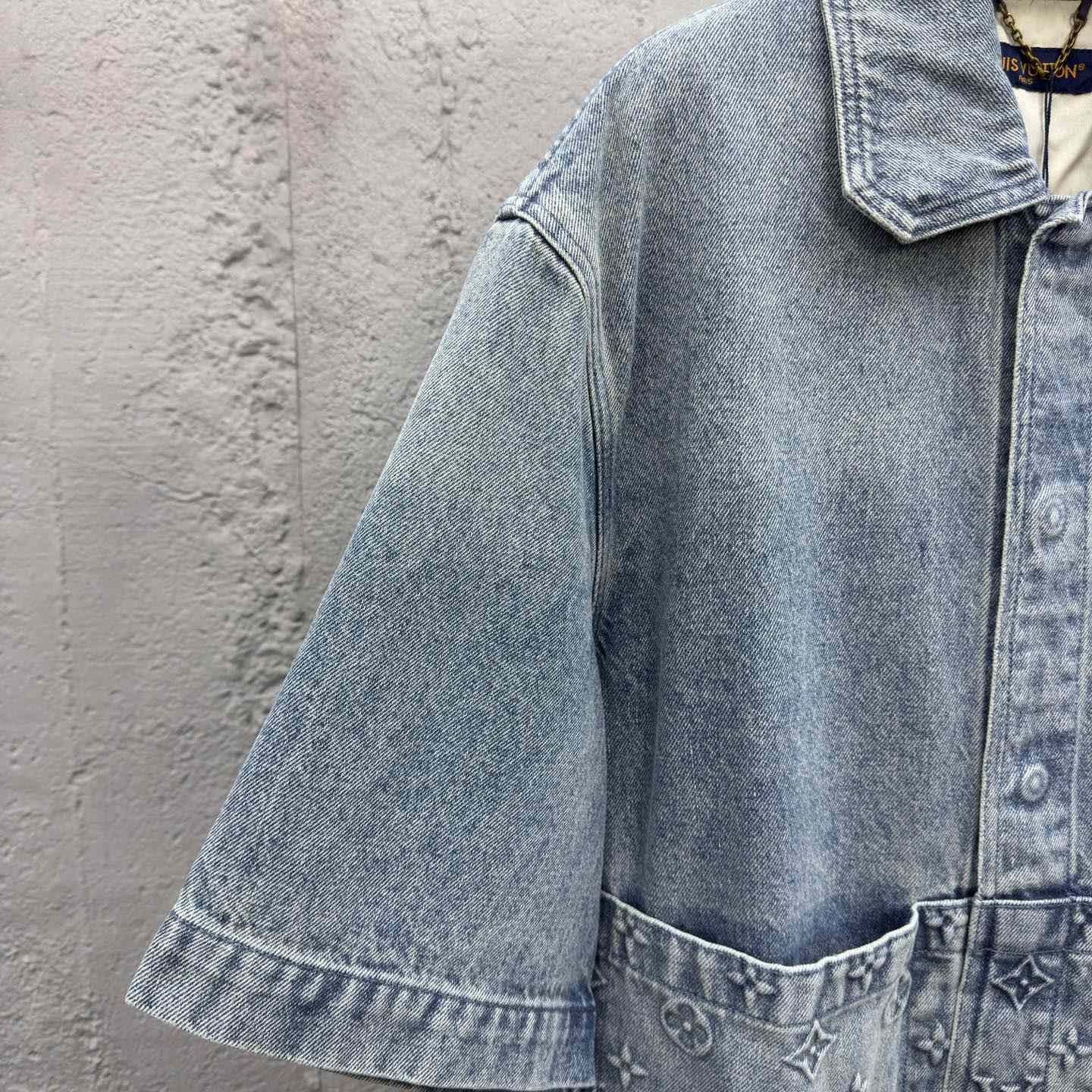 Louis Vuitton Short-Sleeved Denim Workwear Shirt  1ABLDG - DopestKickz