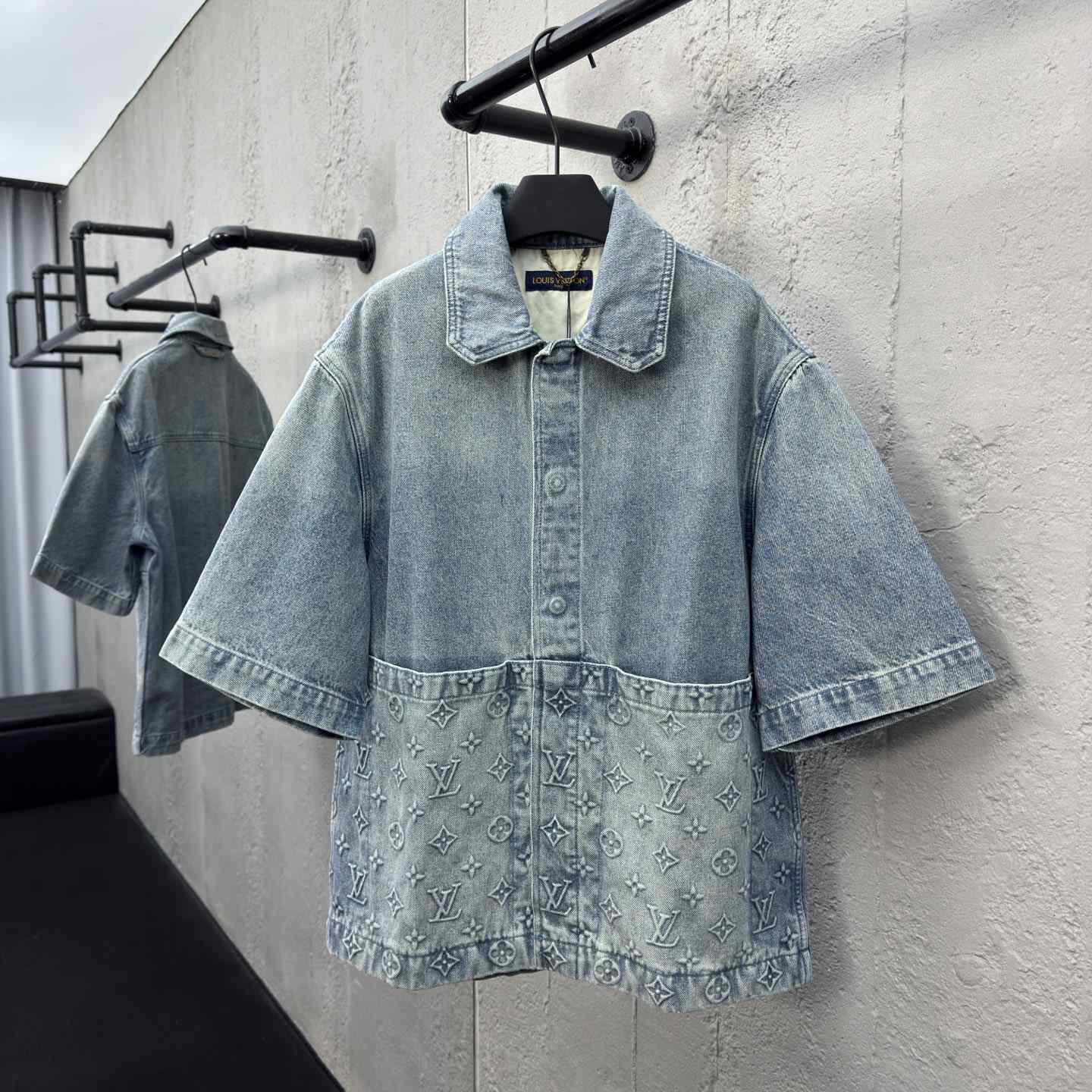 Louis Vuitton Short-Sleeved Denim Workwear Shirt  1ABLDG - DopestKickz