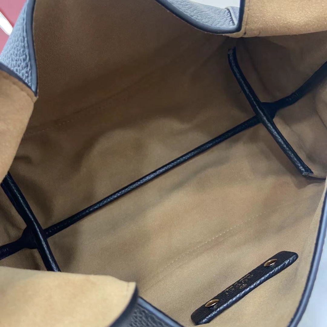 Gucci Softbit Medium Top Handle Bag - DopestKickz