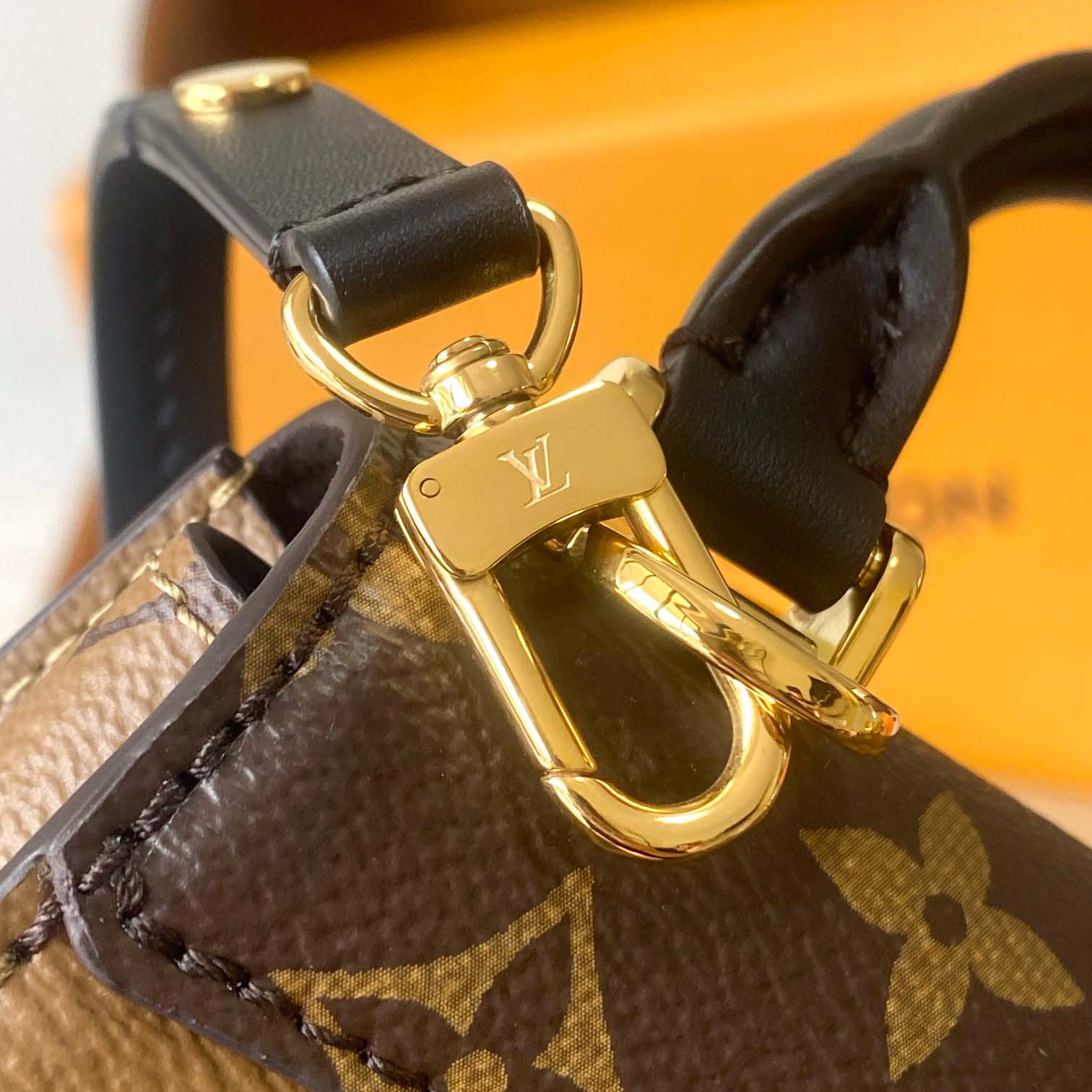Louis Vuitton Tilsitt Handbag   M83473 - DopestKickz