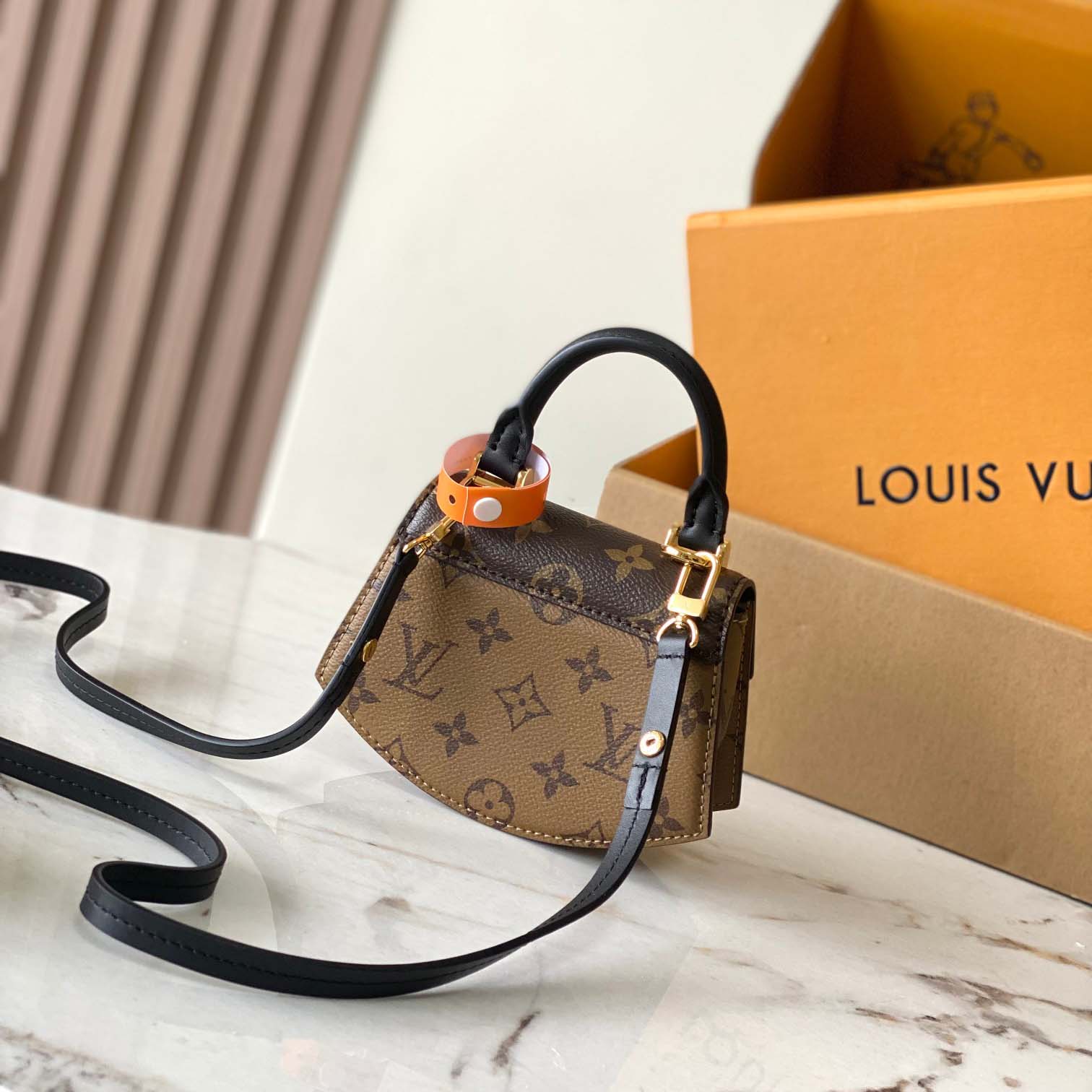 Louis Vuitton Tilsitt Handbag   M83473 - DopestKickz