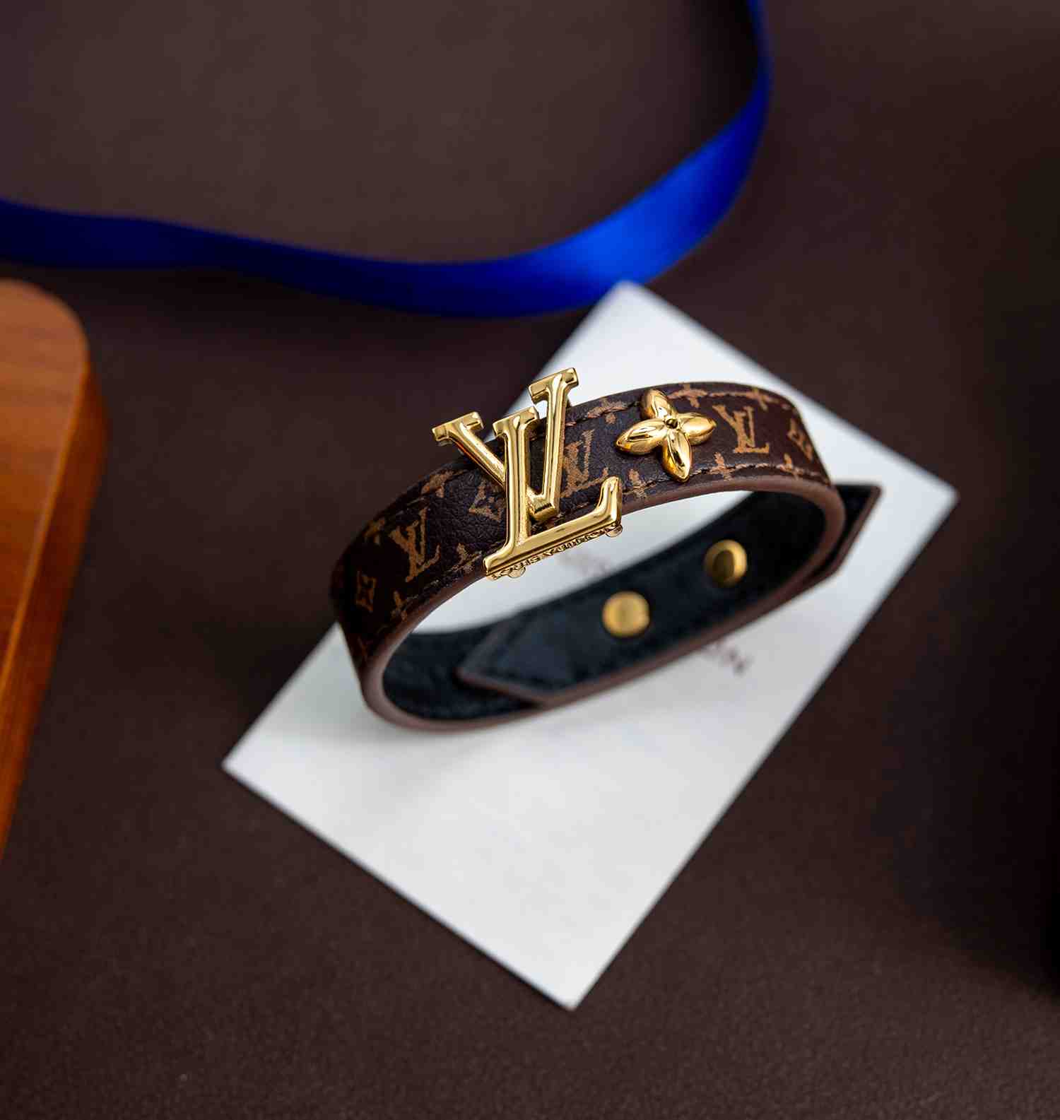 Louis Vuitton LV Iconic Bracelet  M8526 - DopestKickz