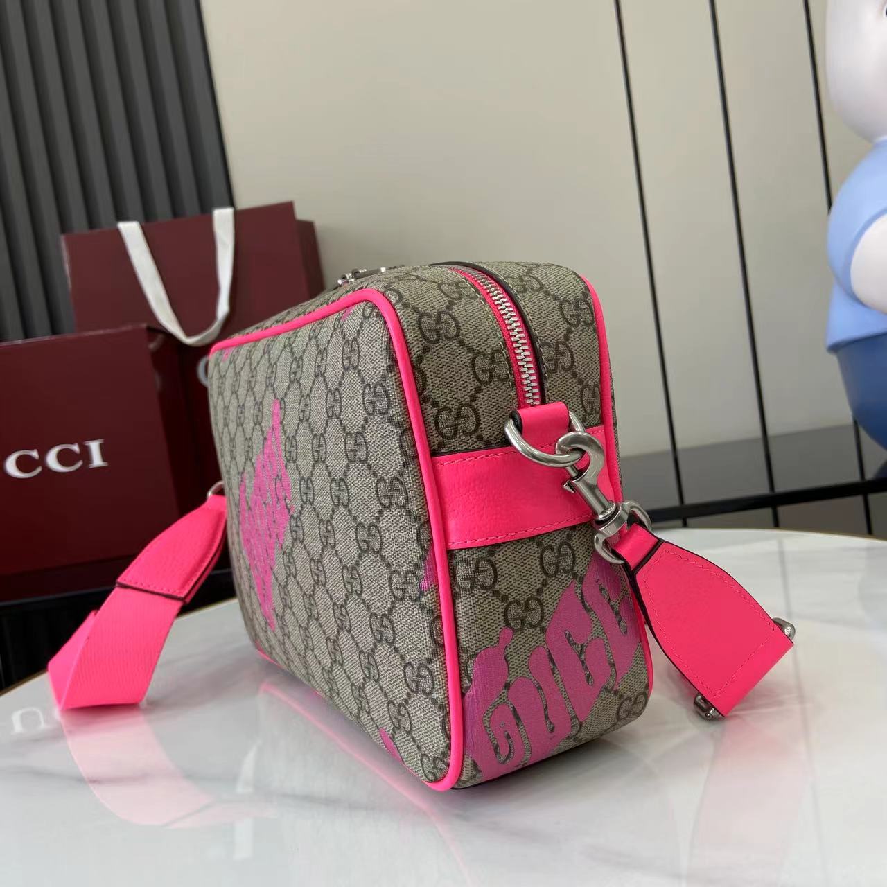 Gucci Medium Crossbody Bag With Print - DopestKickz