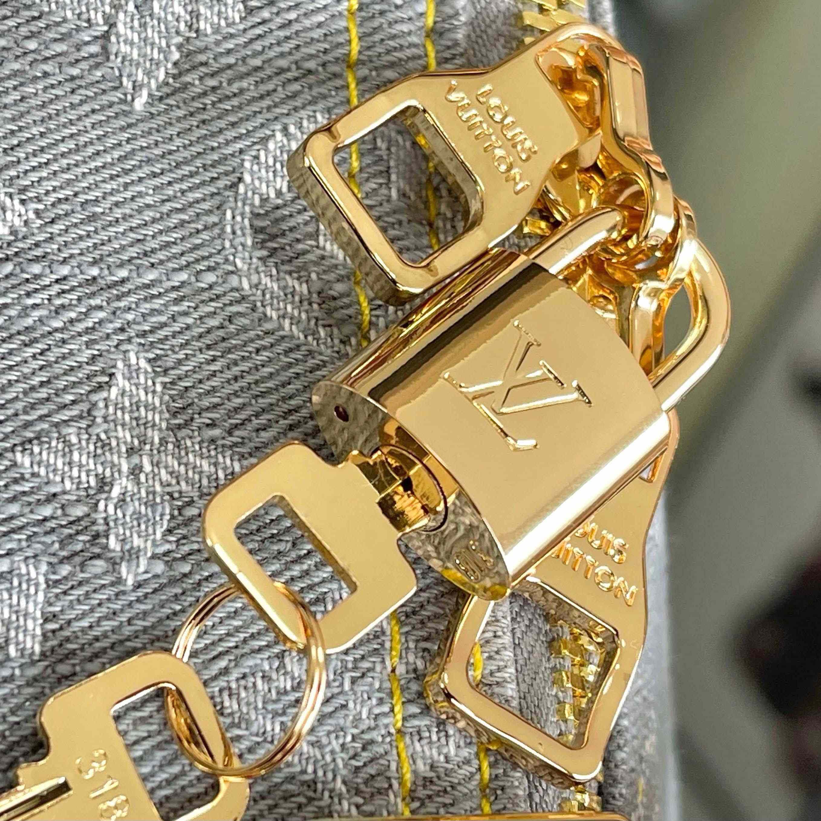 Louis Vuitton Keepall Bandoulière 45   M13748 - DopestKickz